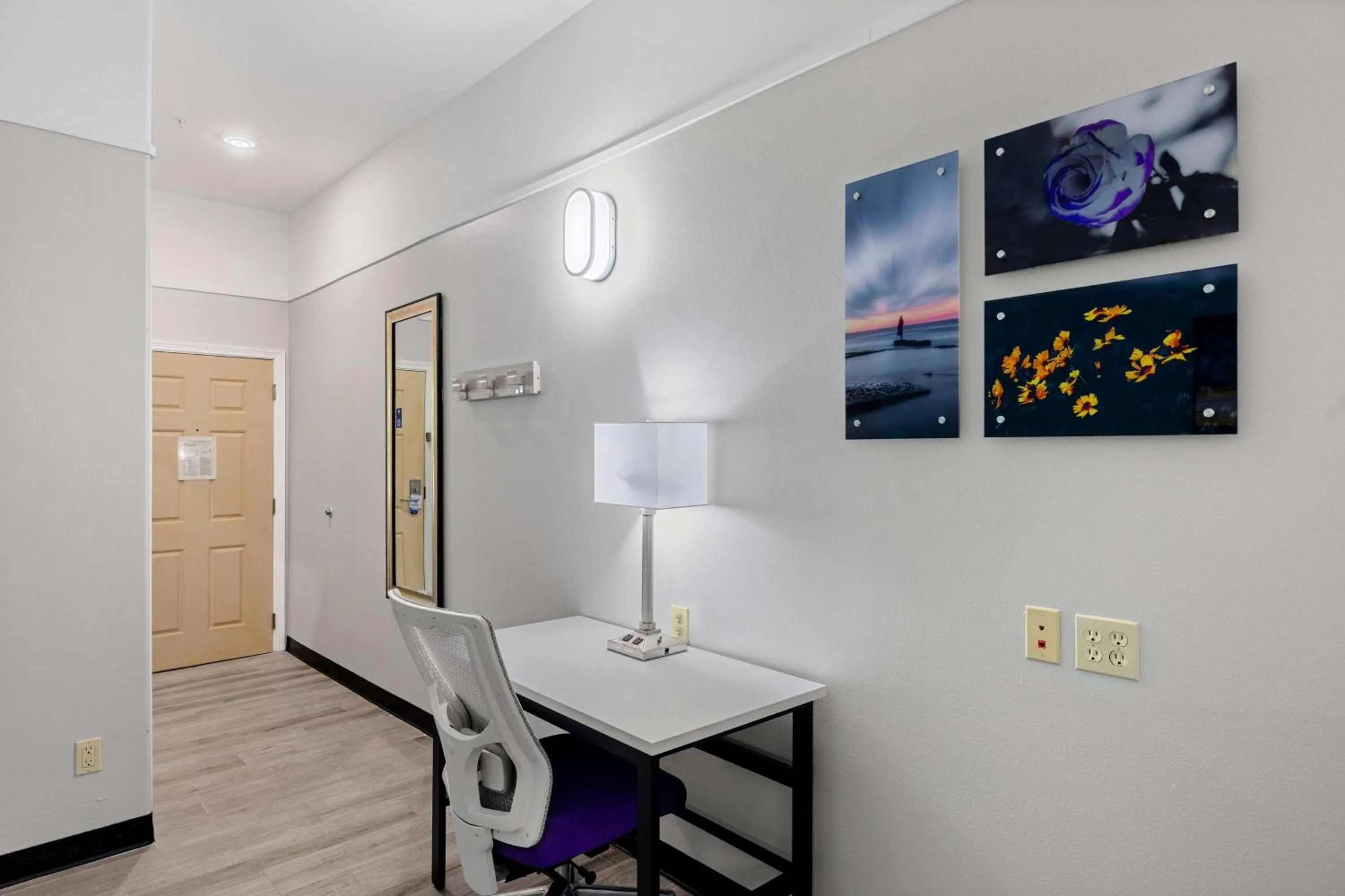 Photo of the whole room in La Quinta Inn Suites by Wyndham Raymondville Harlingen