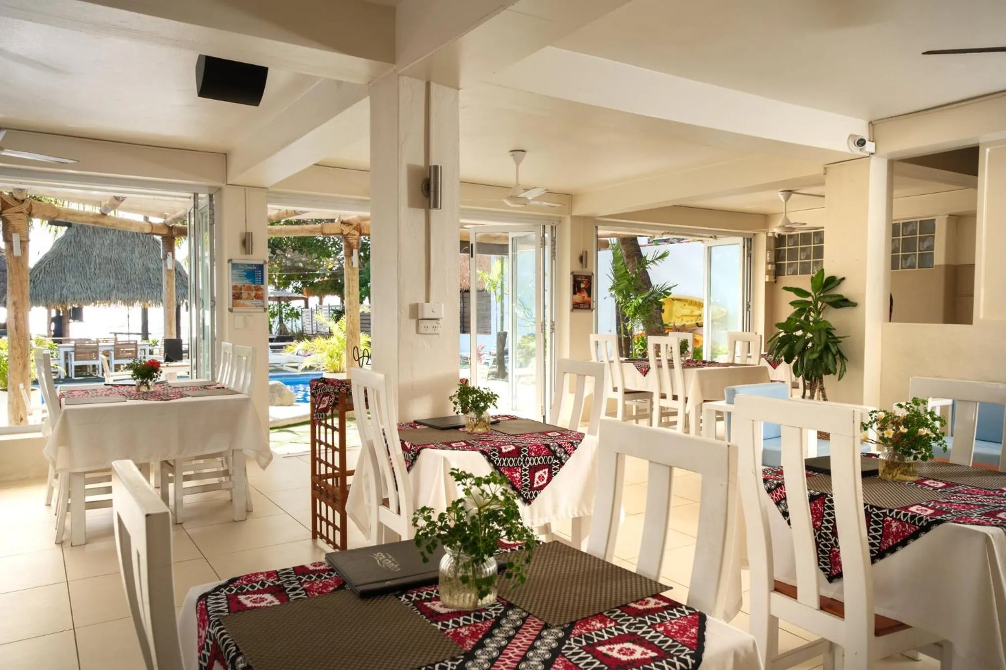 Restaurant/places to eat in Aquarius On The Beach