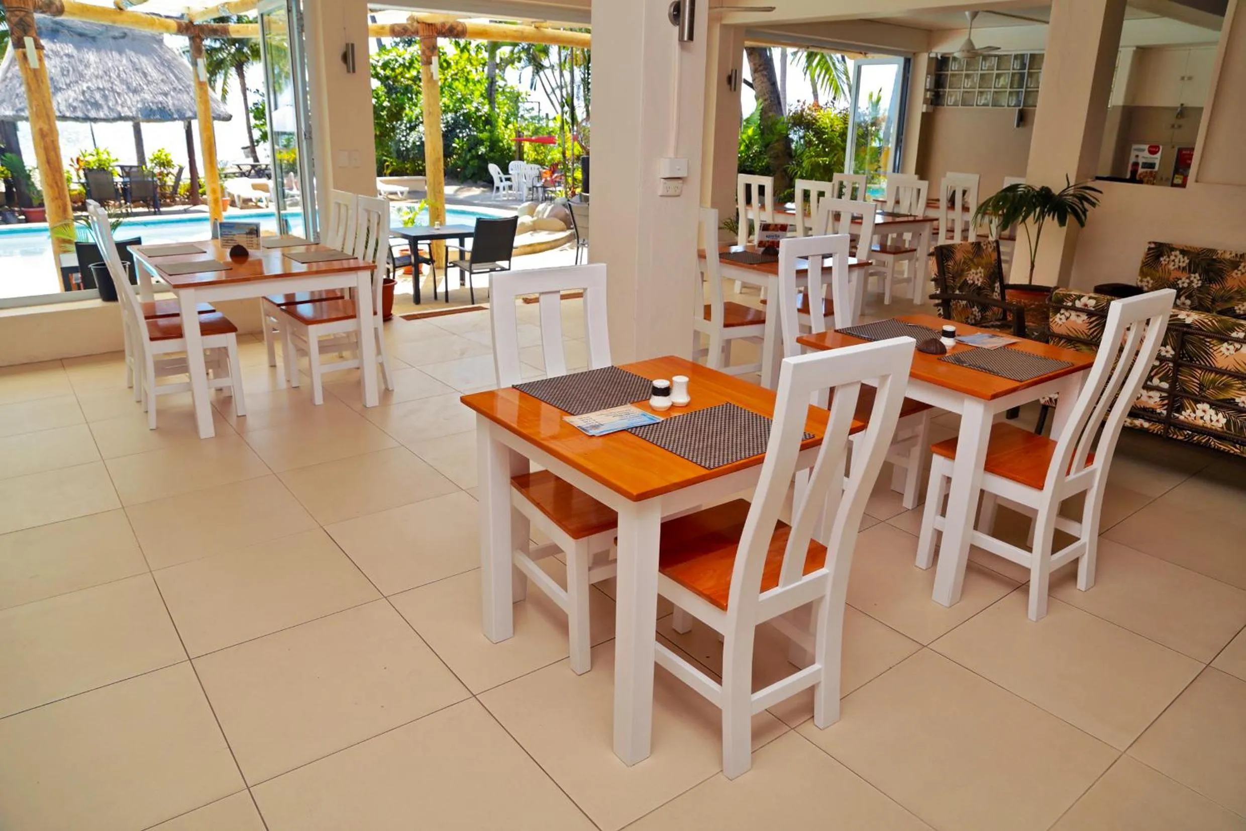 Restaurant/places to eat in Aquarius On The Beach