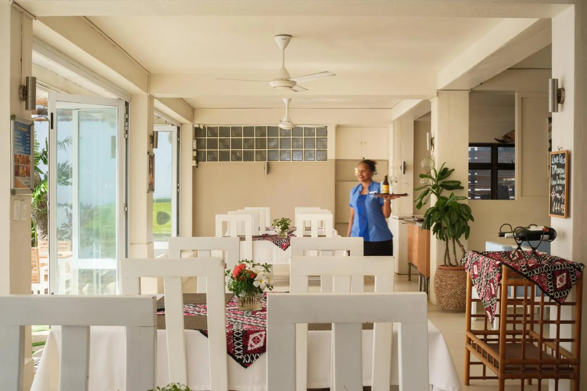 Restaurant/places to eat in Aquarius On The Beach