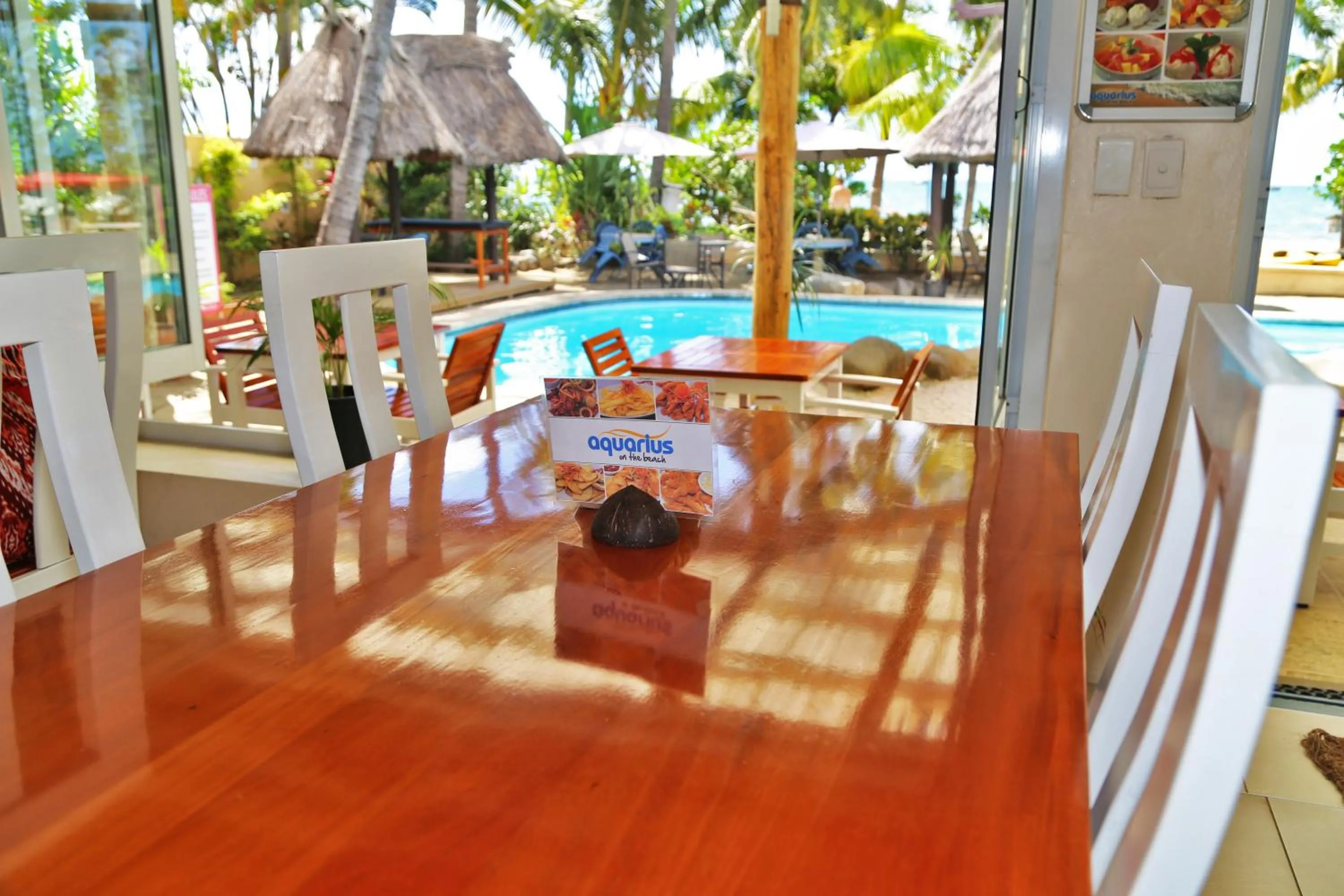 Restaurant/places to eat in Aquarius On The Beach