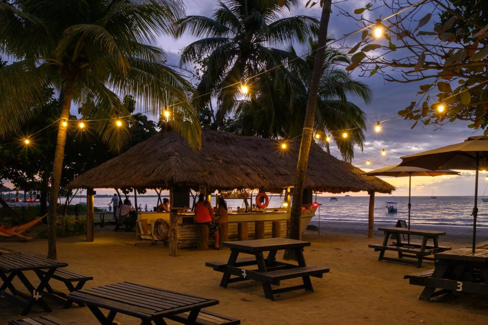 Nightclub / DJ in Aquarius On The Beach