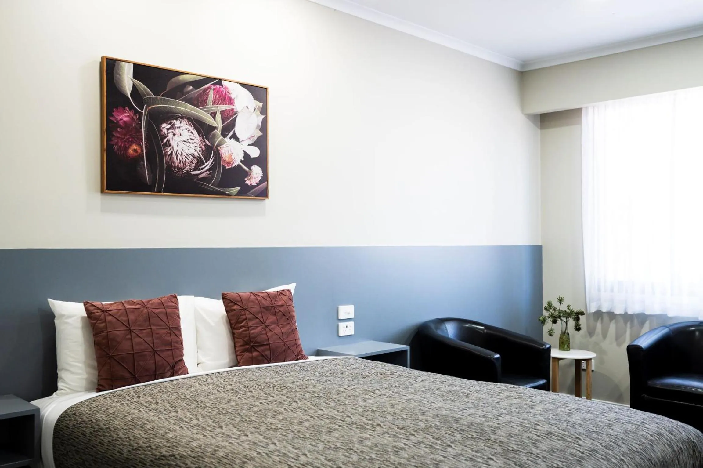 Seating area, Bed in Central Deborah Motel