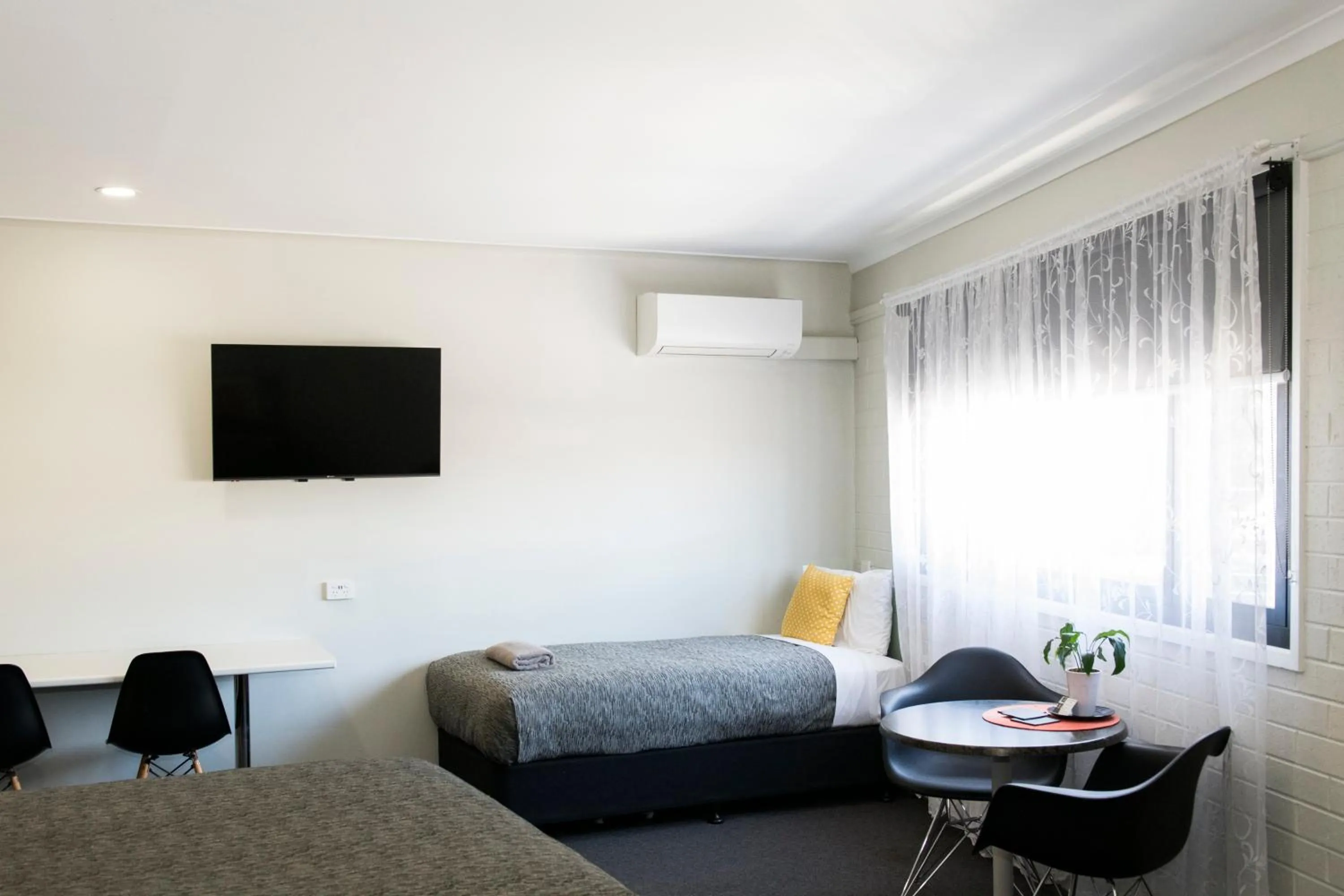 Bedroom, Bed in Central Deborah Motel