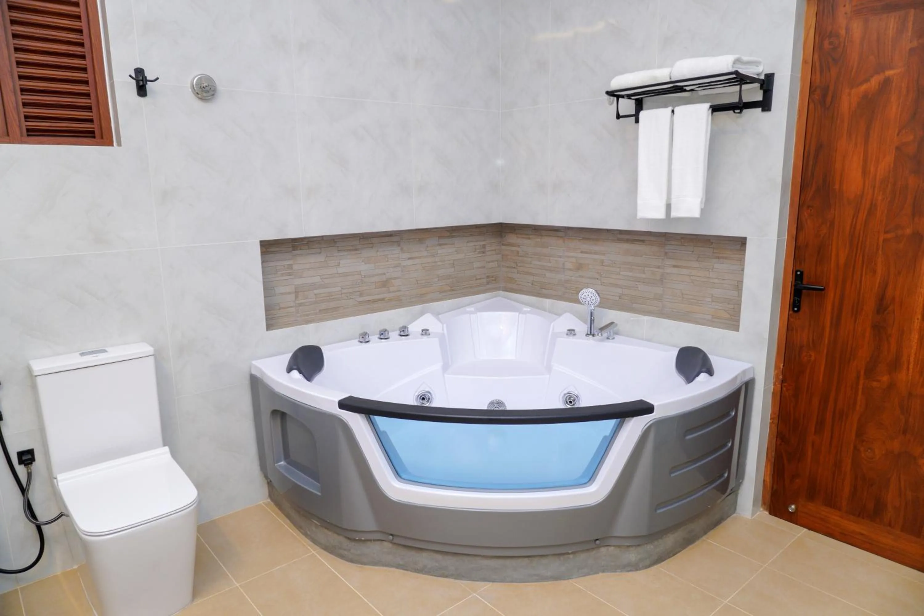 Bath in Cocobay Unawatuna