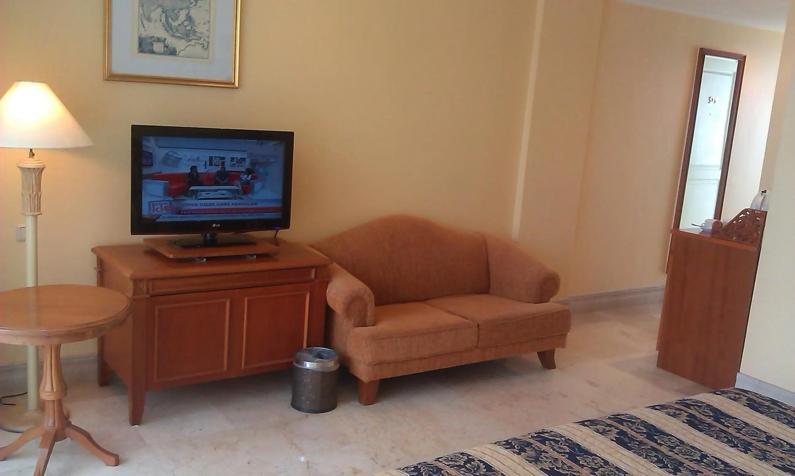 Bed in Resor Tuban Tropis