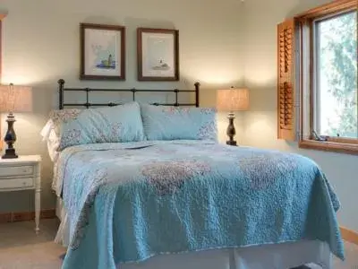 Standard Queen Room in River Bluff Farm Bed and Breakfast Standard Queen Room in River Bluff Farm Bed and Breakfast