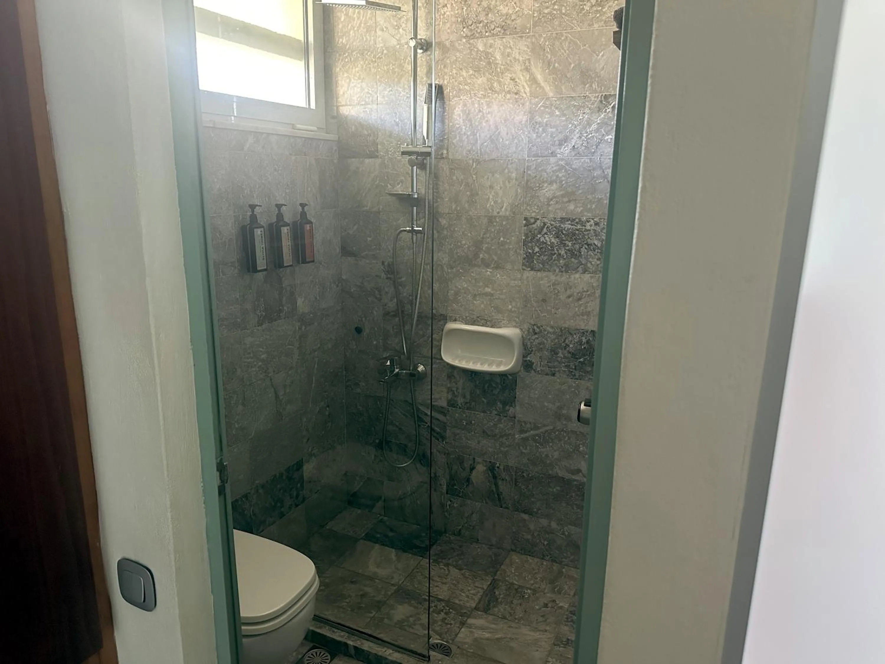 Toilet in Rodon Hotel