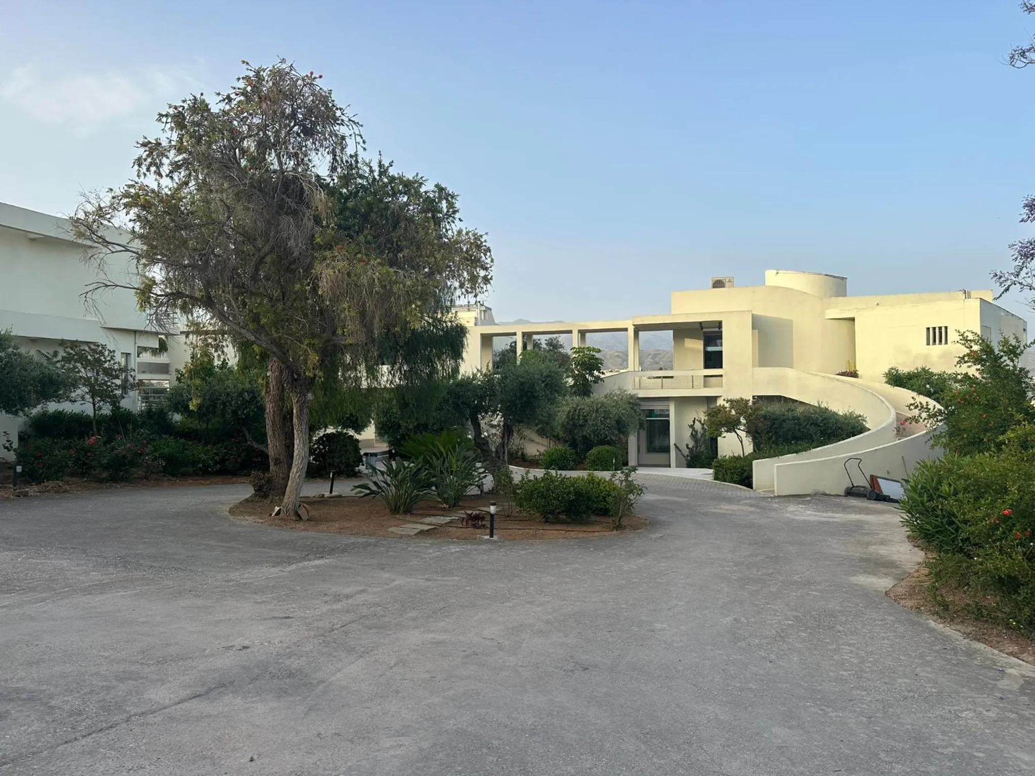 Facade/entrance in Rodon Hotel