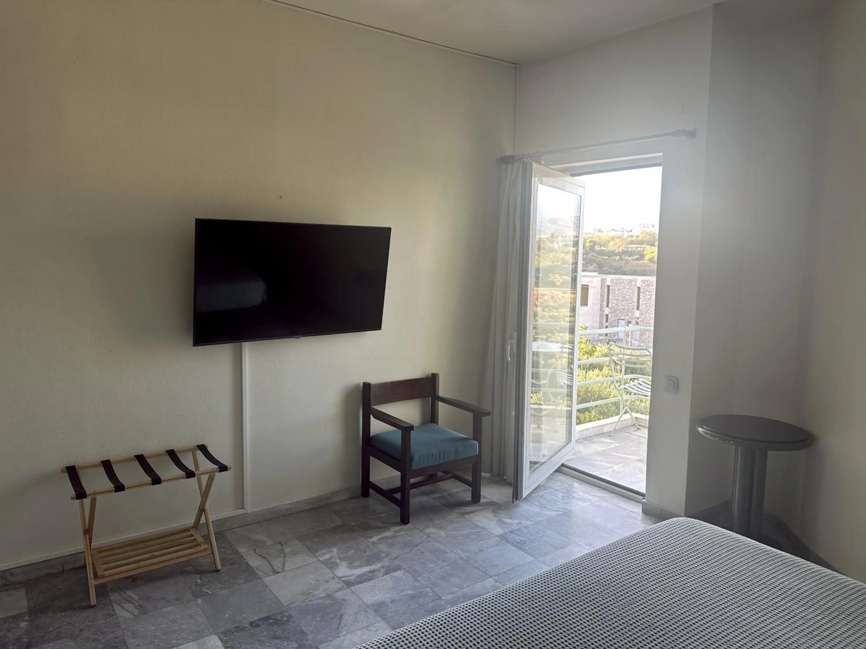 TV and multimedia, Bed in Rodon Hotel