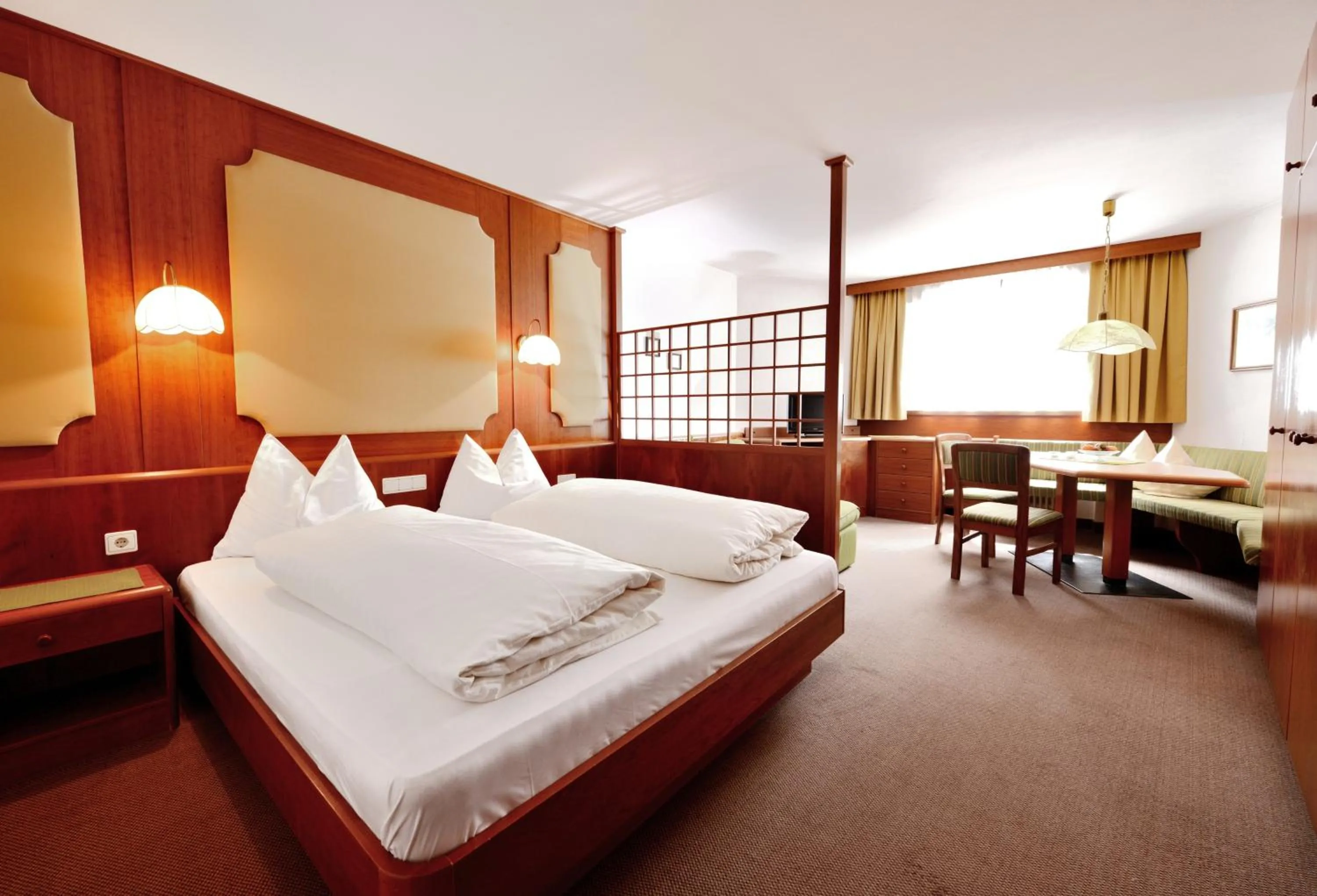 Photo of the whole room, Bed in Residence Bacher