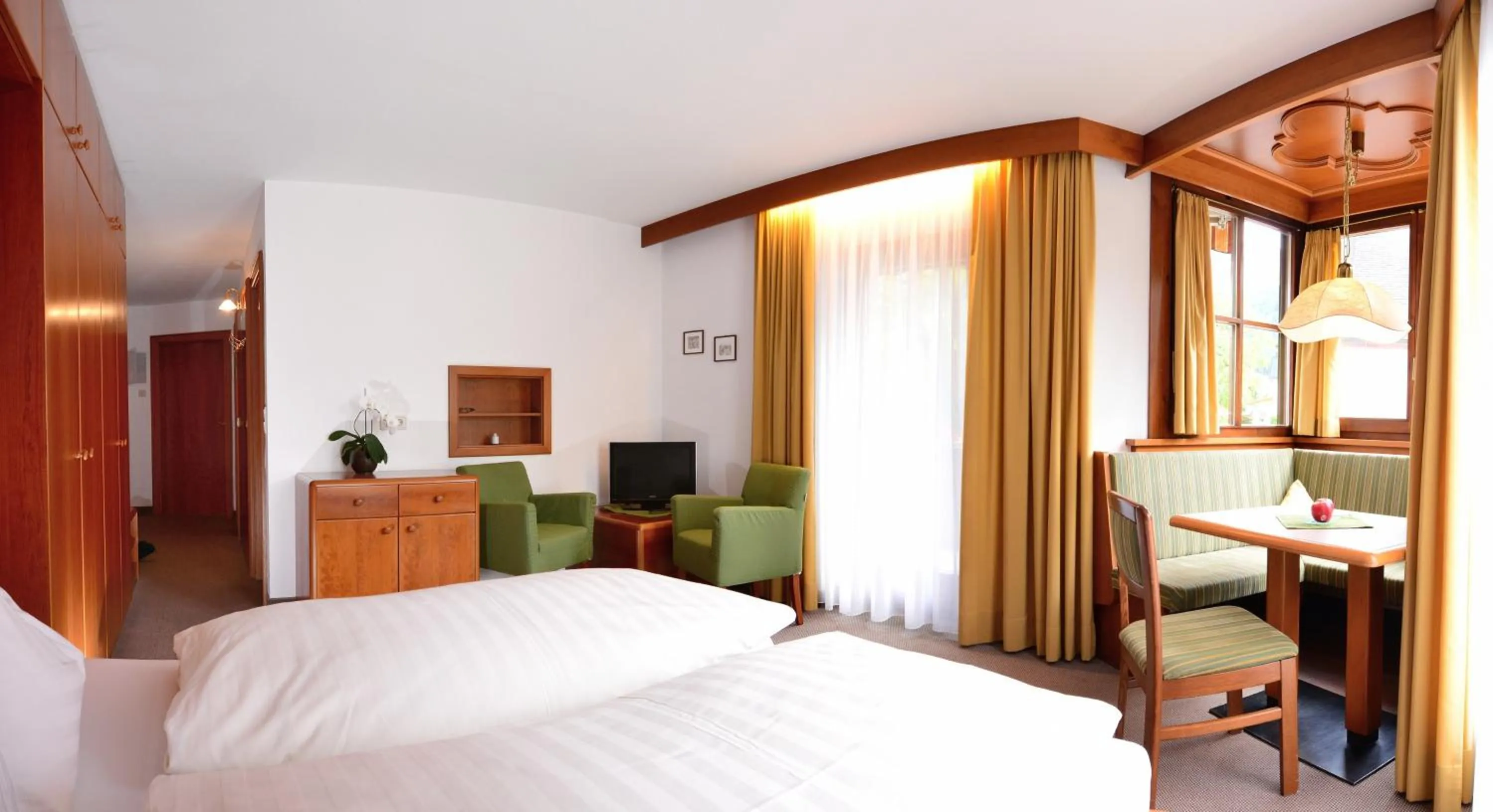 Photo of the whole room, Bed in Residence Bacher