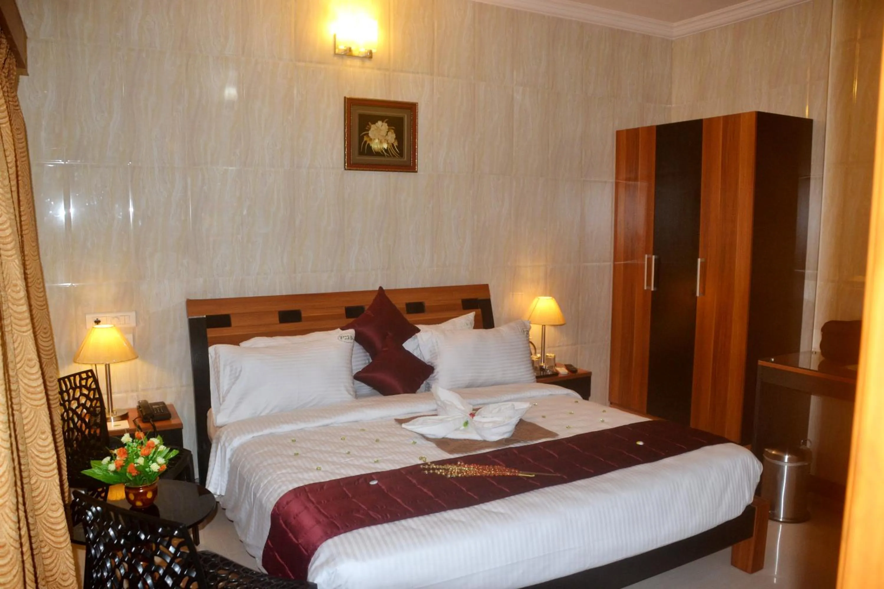 Bedroom, Bed in Peace Inn Chennai