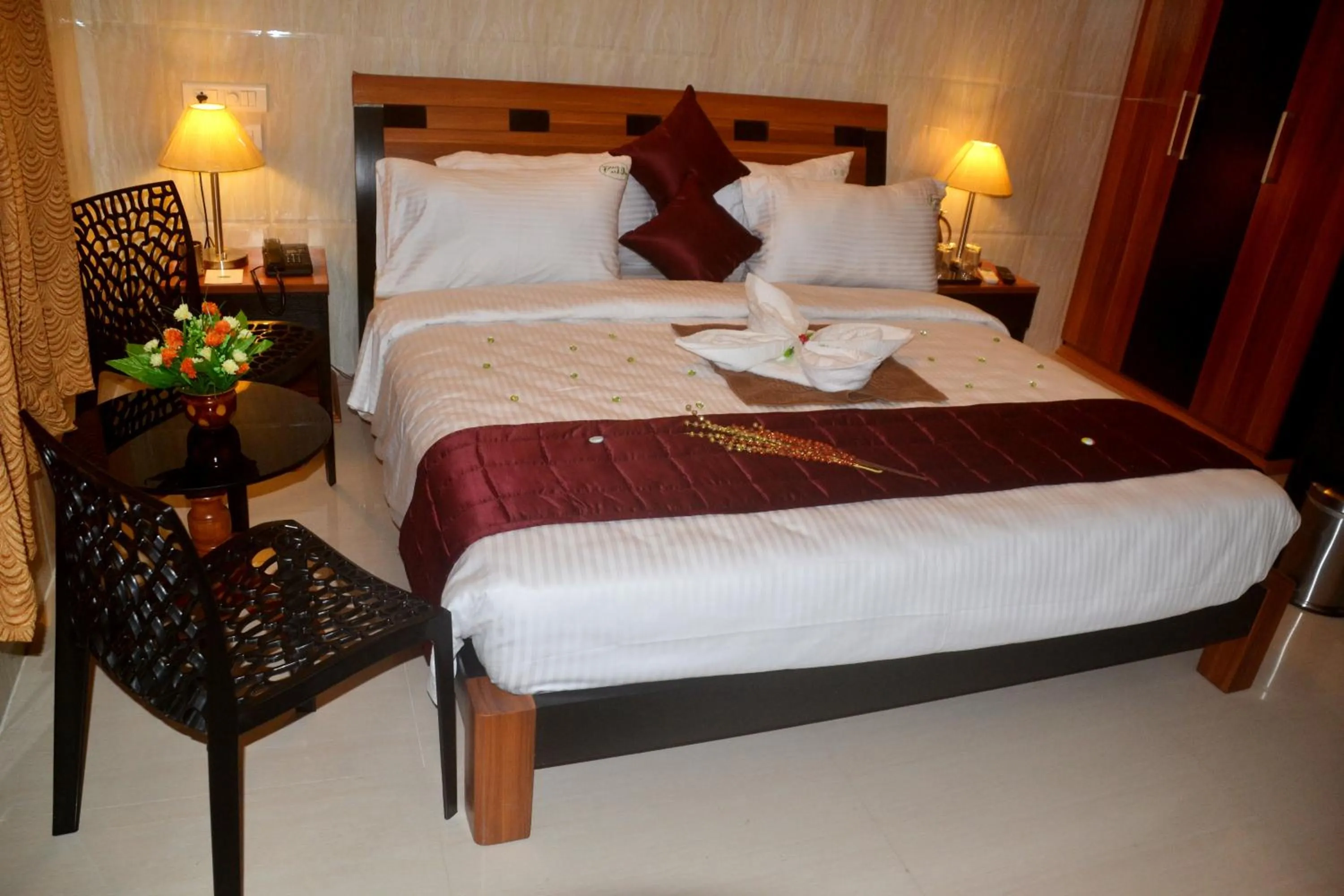 Photo of the whole room, Bed in Peace Inn Chennai