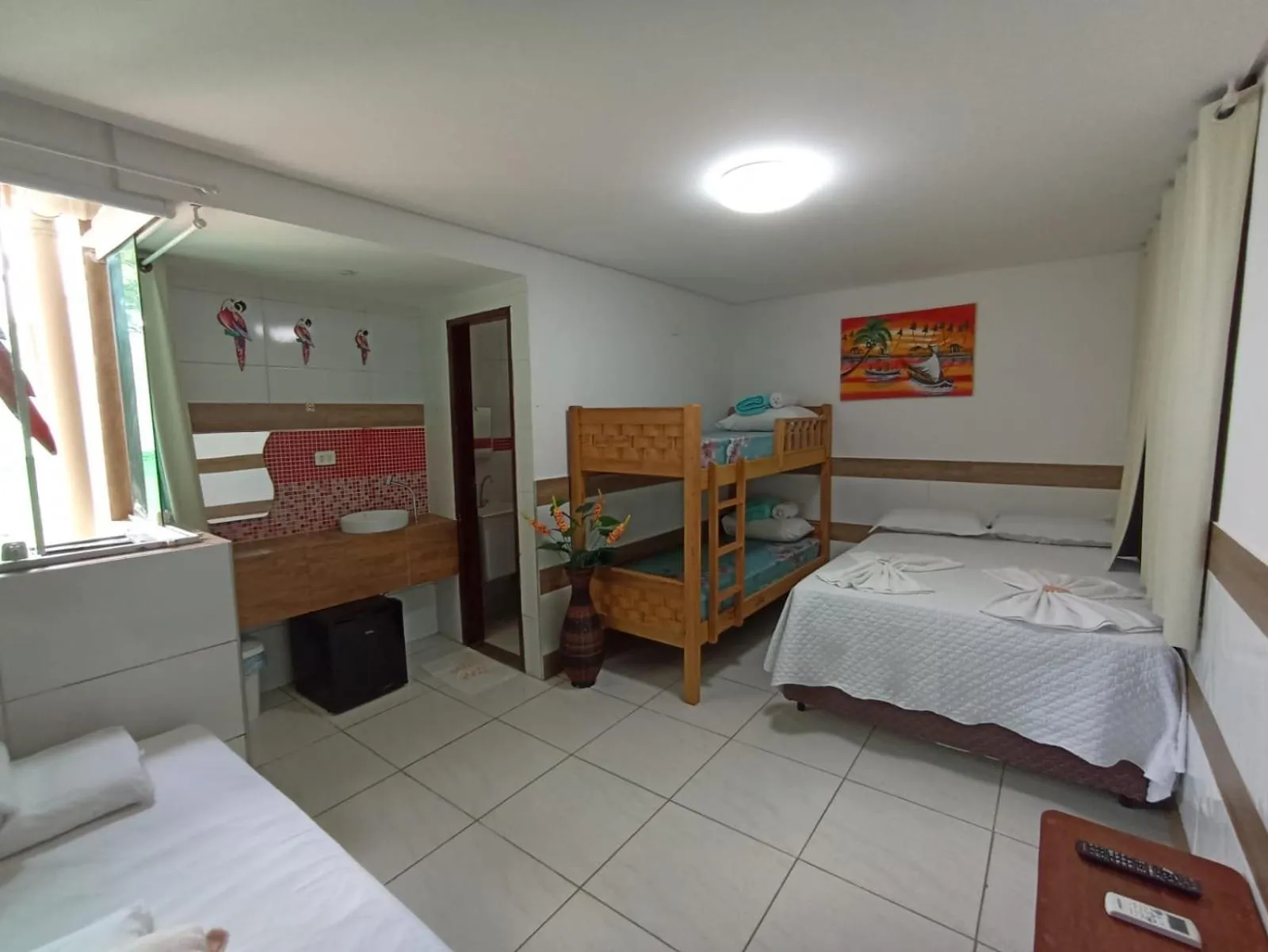 Photo of the whole room, Bed in Suites Porto Frevo