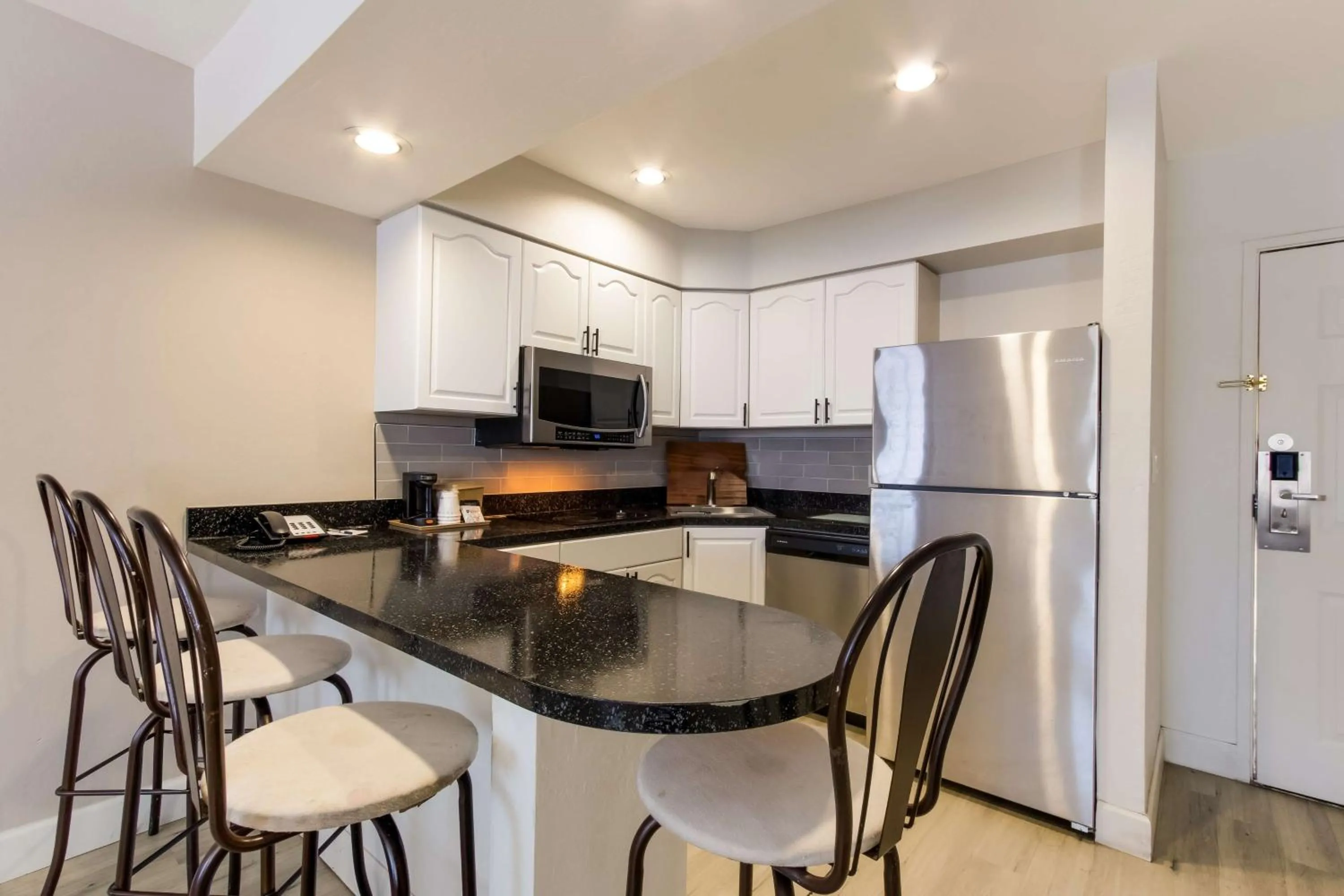 Photo of the whole room in SureStay Plus Hotel by Best Western Tempe University