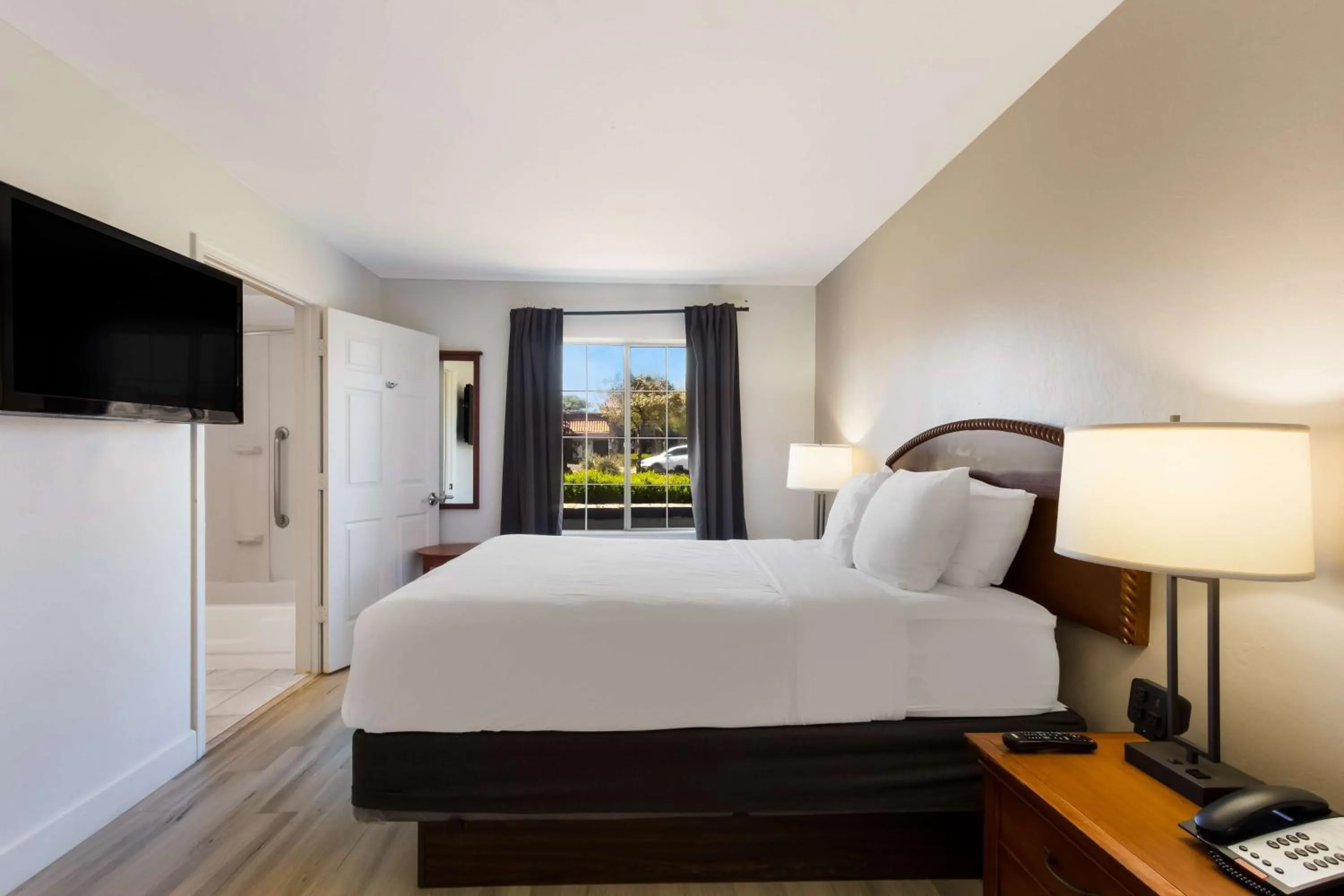 Photo of the whole room in SureStay Plus Hotel by Best Western Tempe University