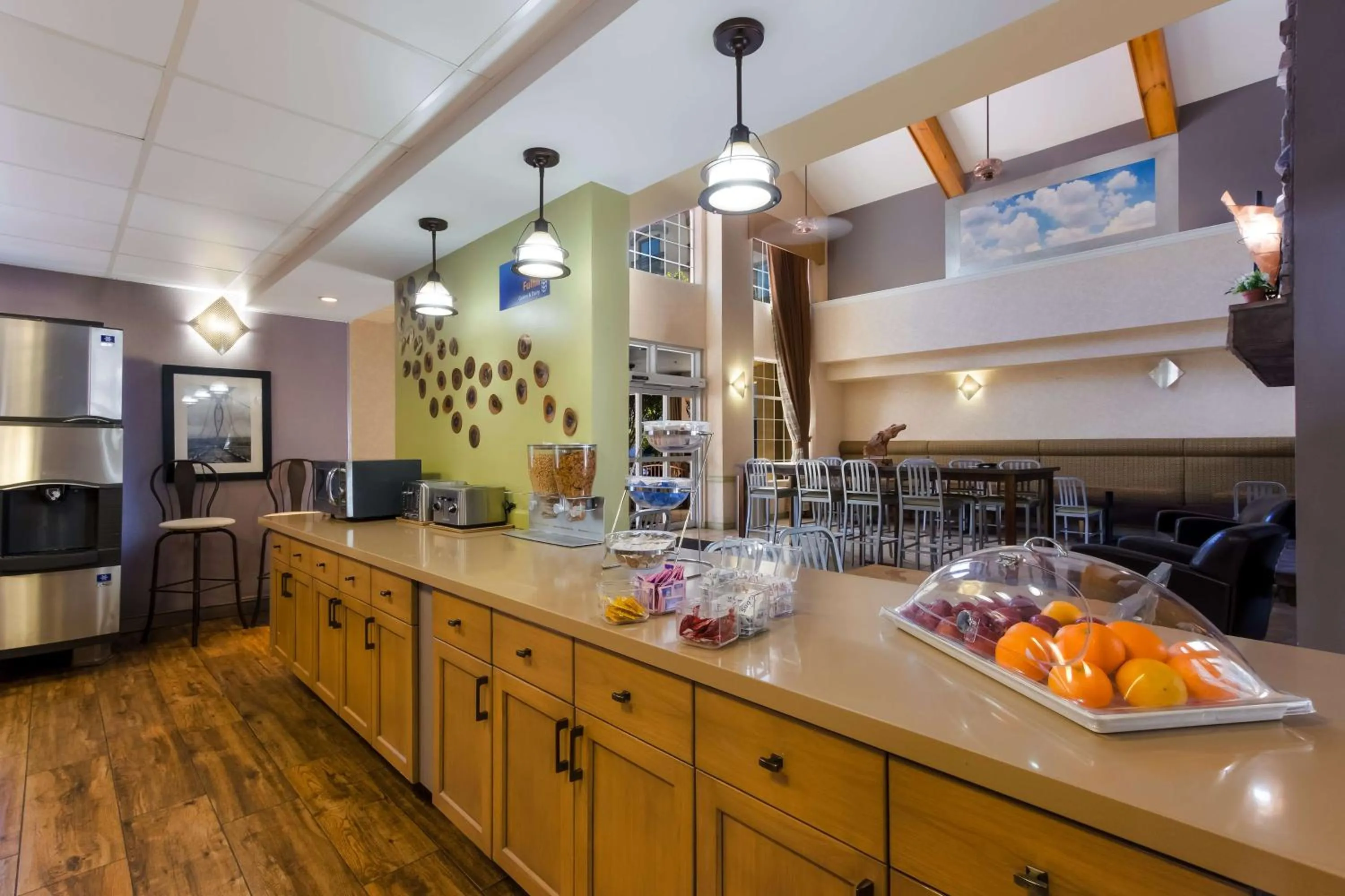 Food in SureStay Plus Hotel by Best Western Tempe University