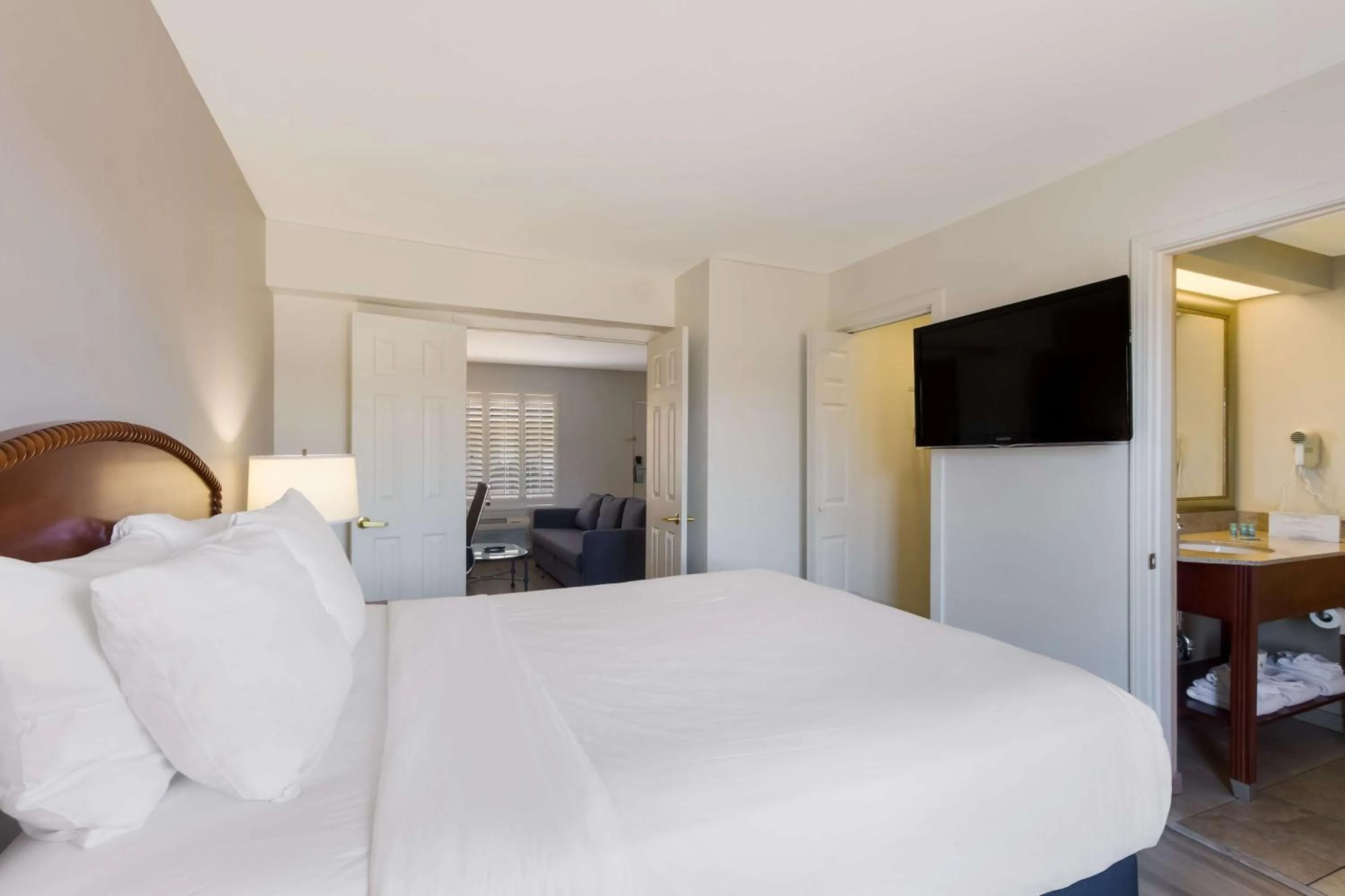 Photo of the whole room in SureStay Plus Hotel by Best Western Tempe University