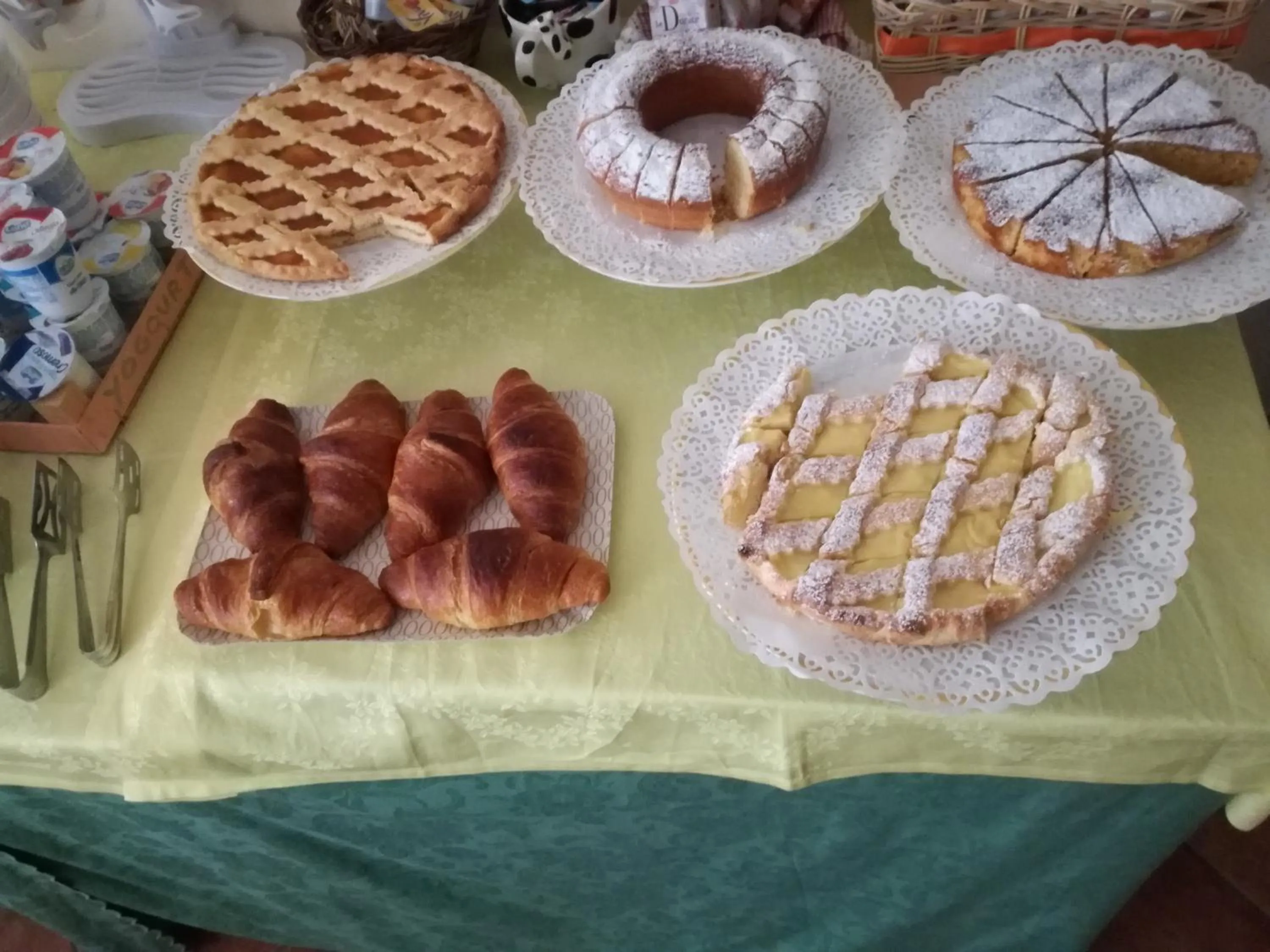 Buffet breakfast in B&B Il Girasole - Rooms & House in country - air conditioned - 1500 meters from historic center