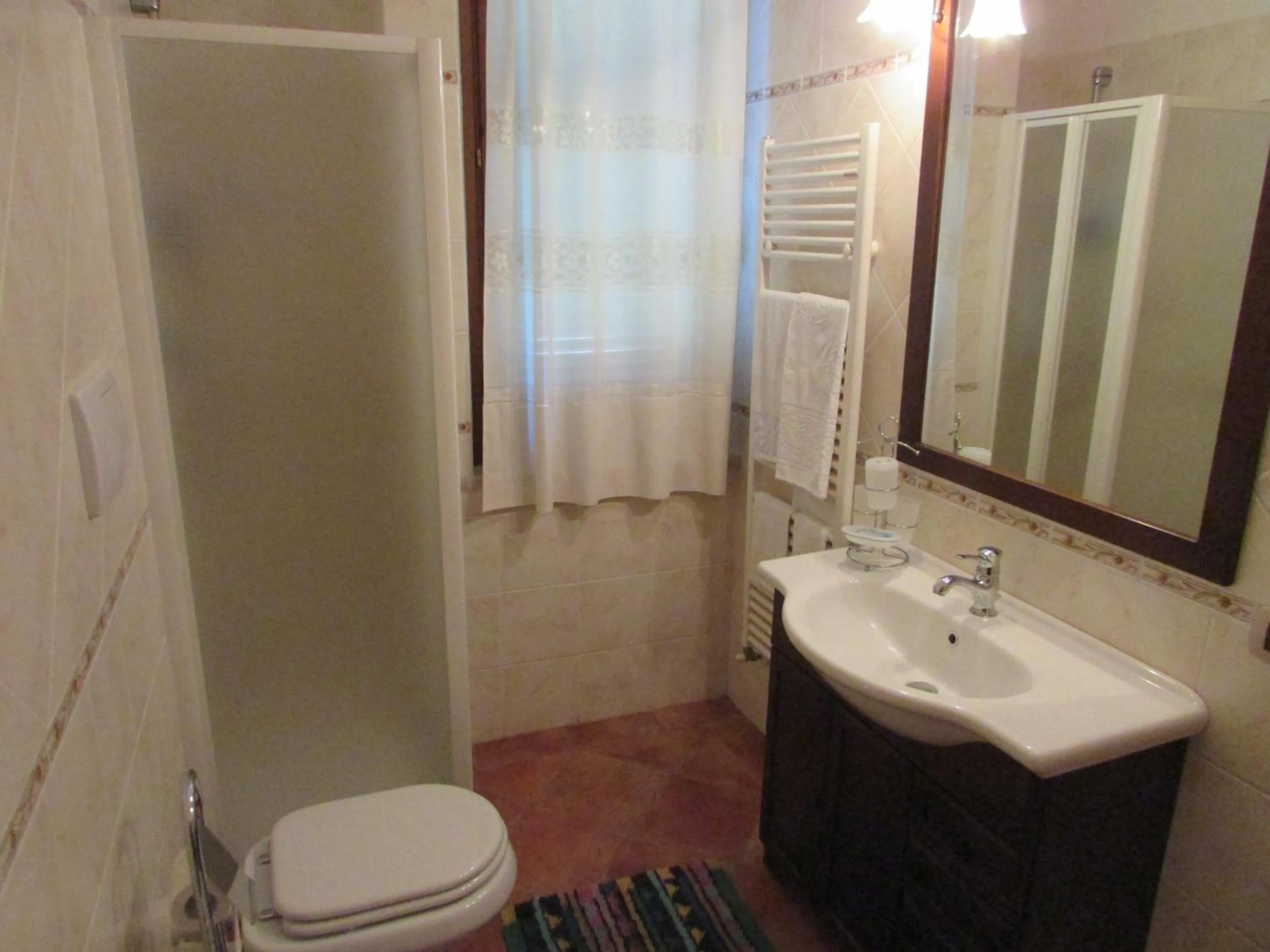 Bathroom in B&B Il Girasole - Rooms & House in country - air conditioned - 1500 meters from historic center