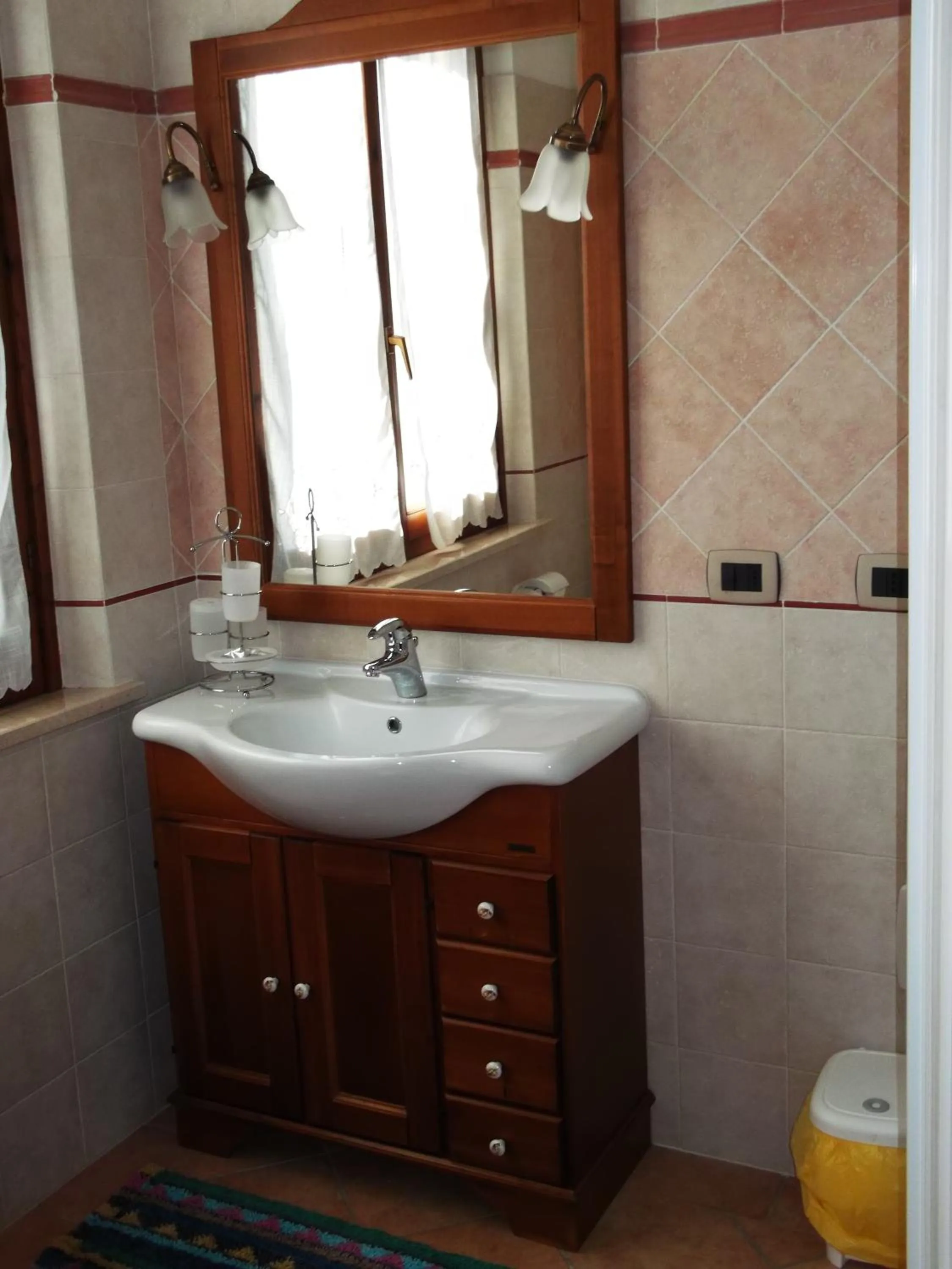 Bathroom in B&B Il Girasole - Rooms & House in country - air conditioned - 1500 meters from historic center