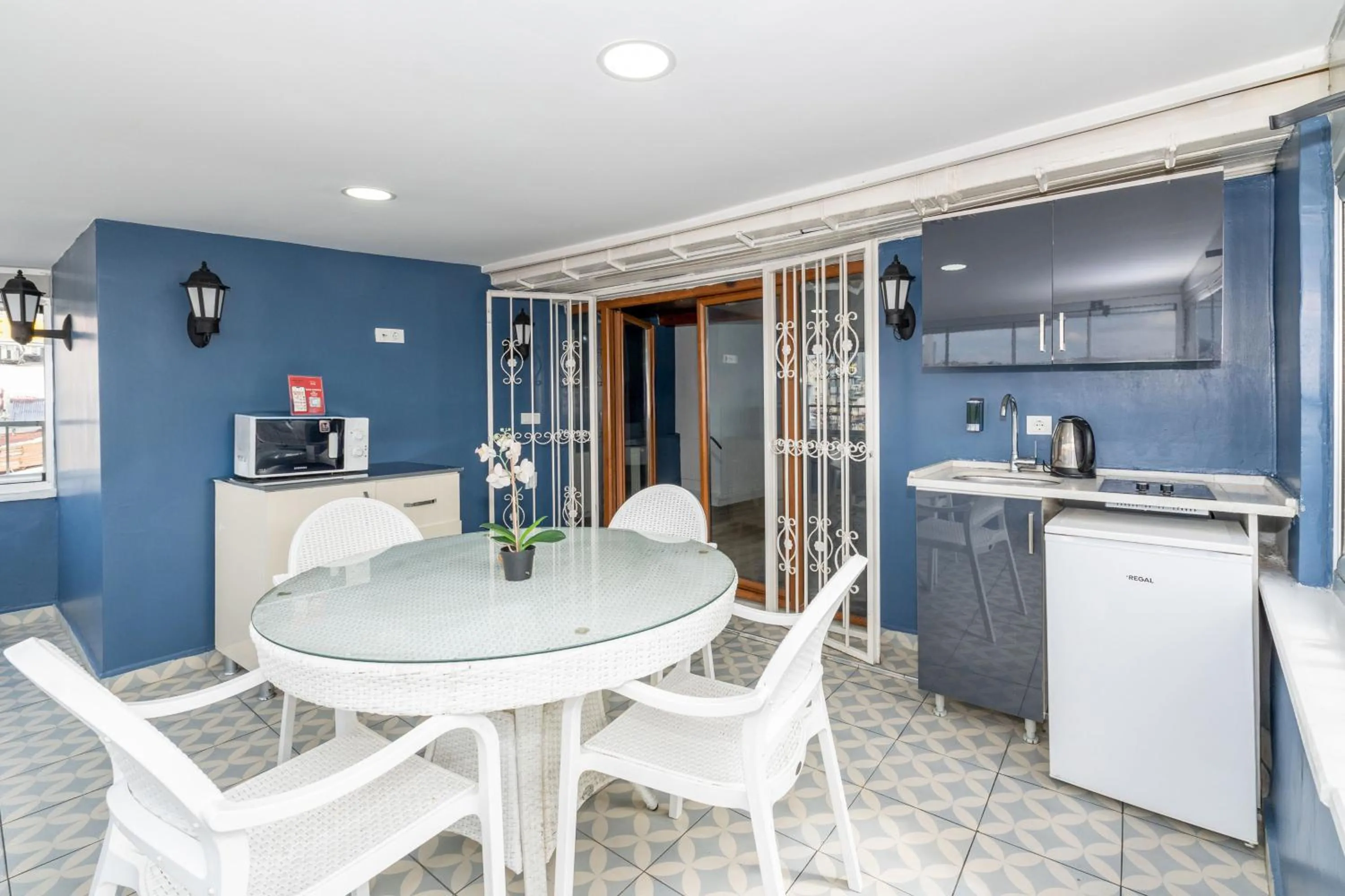 Kitchen or kitchenette in Taxim Trend Suites