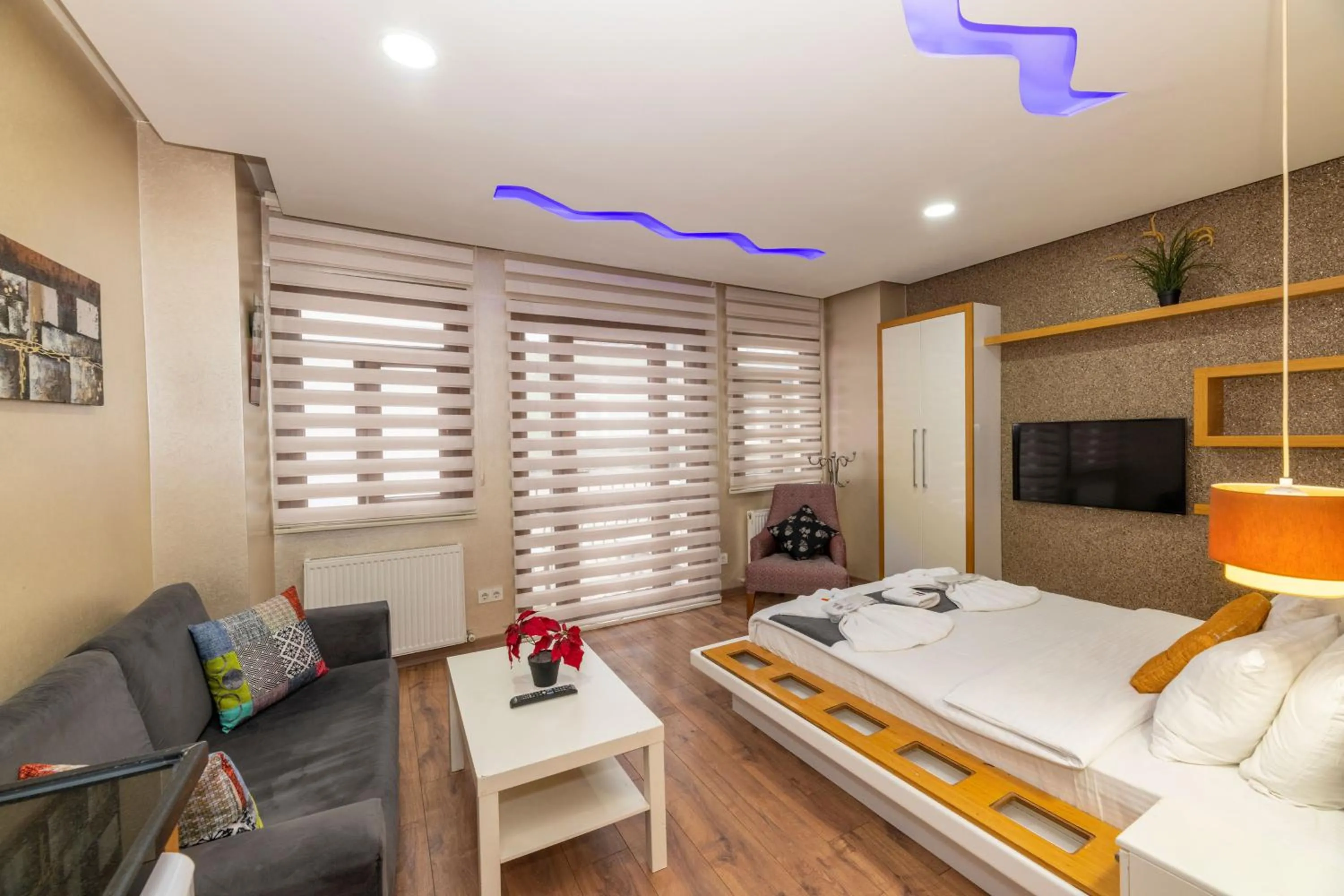 Photo of the whole room, Bed in Taxim Trend Suites