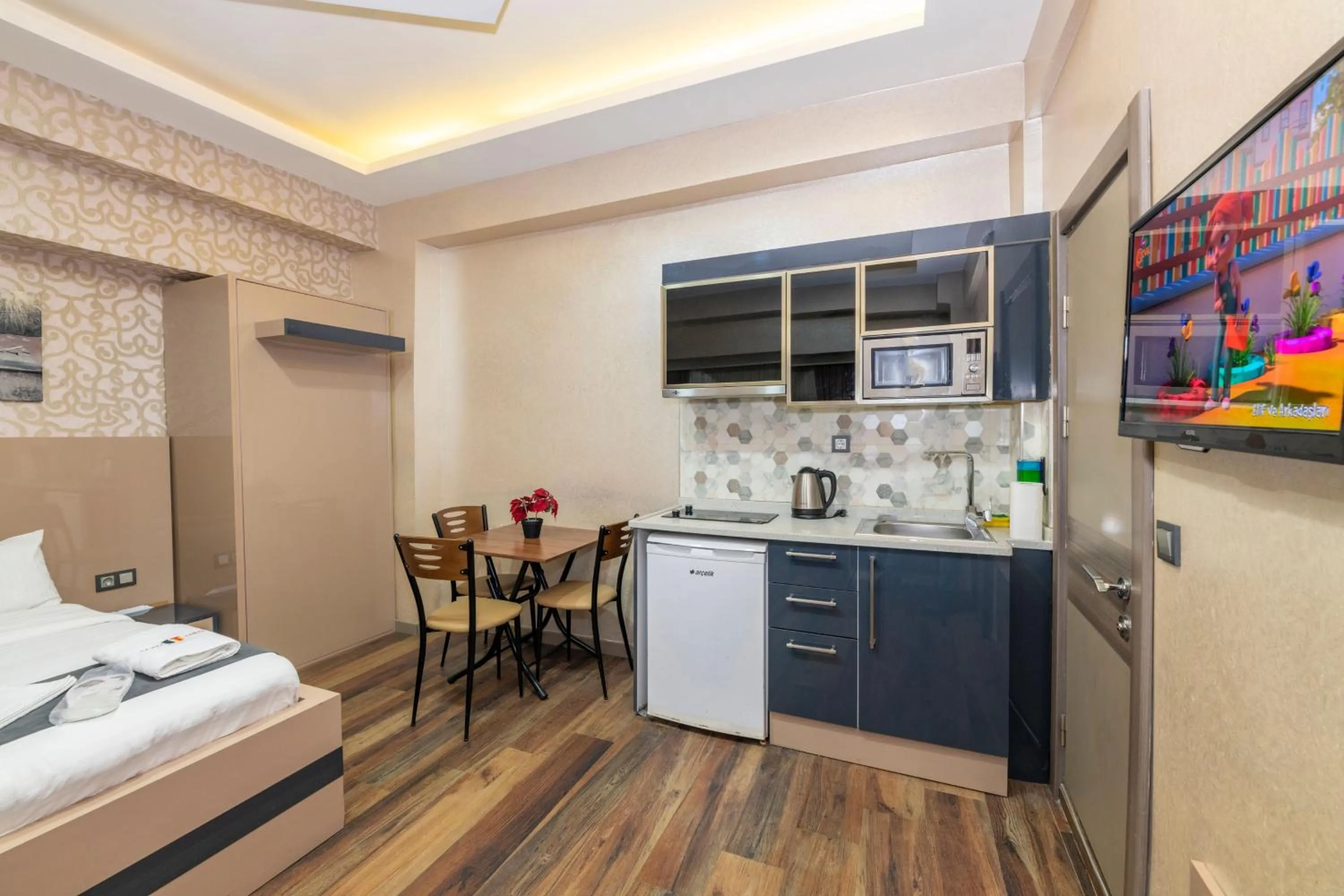 Seating area, Bed in Taxim Trend Suites