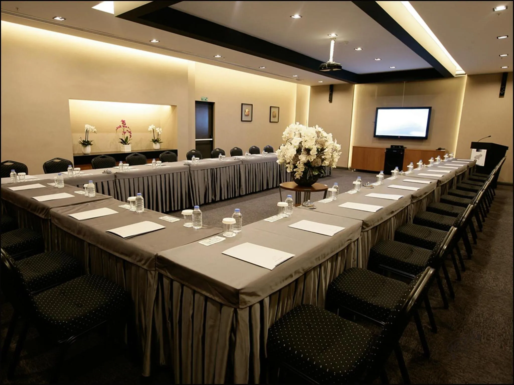 Business facilities in RYS Hotel
