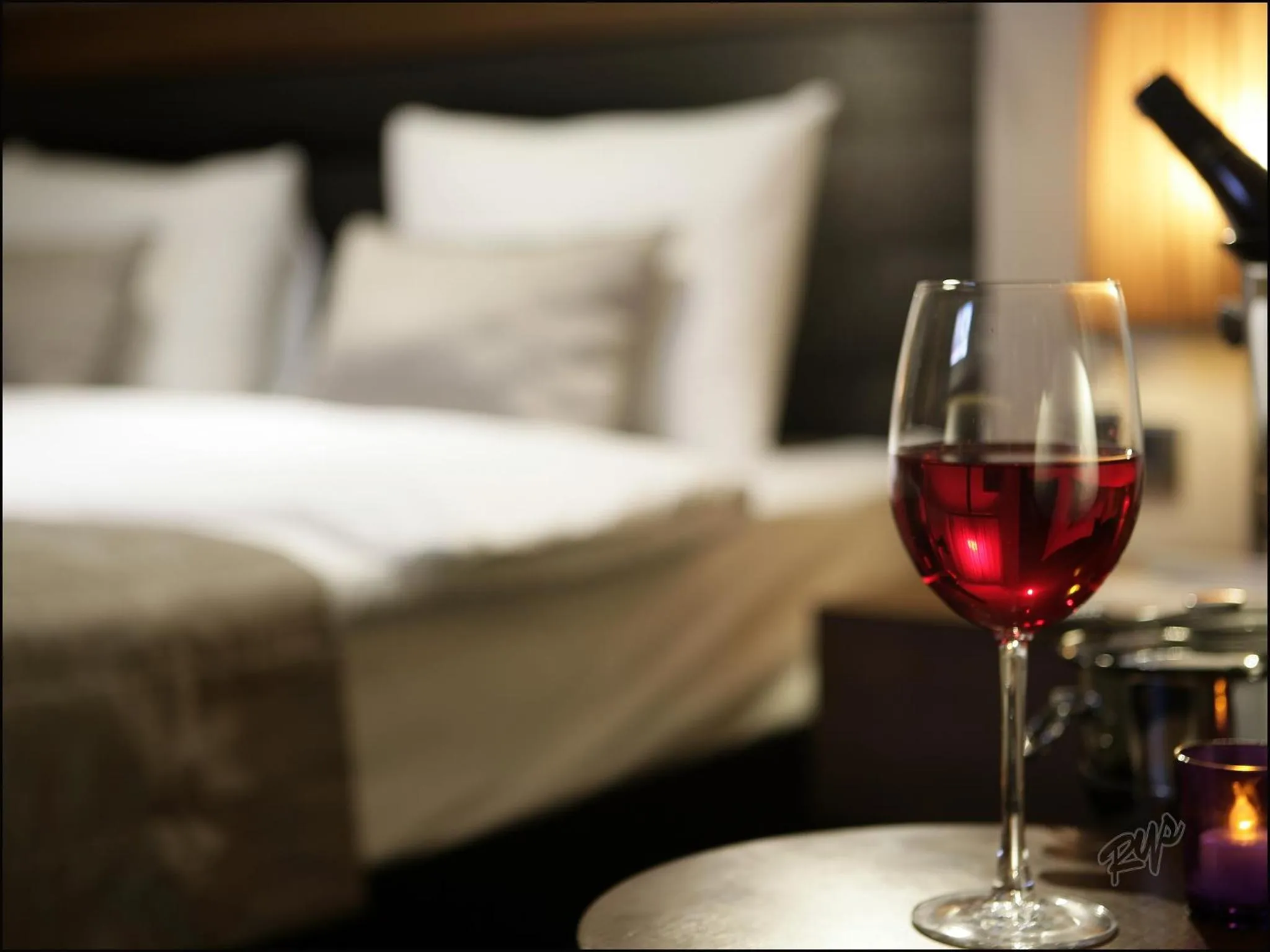 Property building, Bed in RYS Hotel