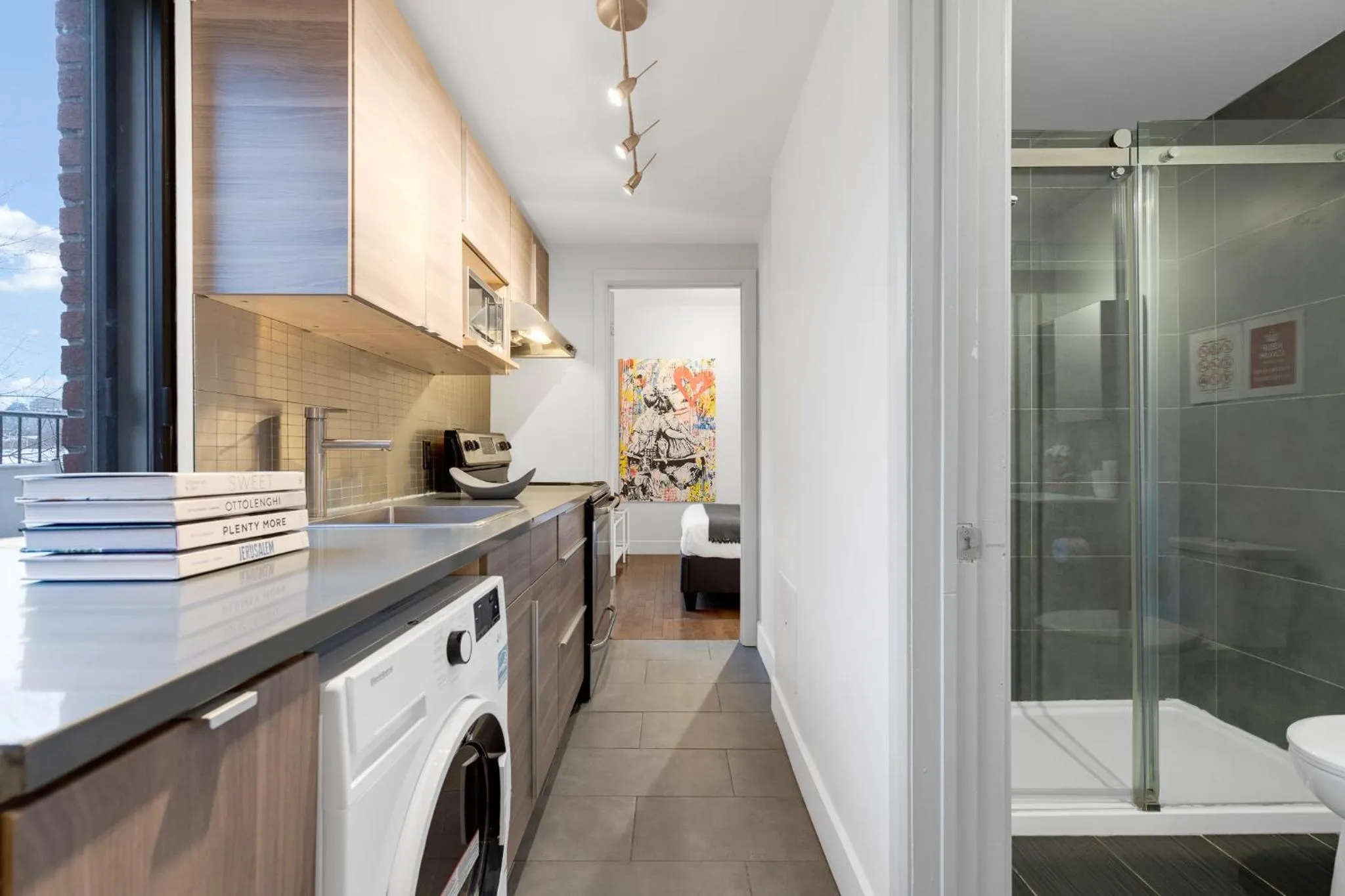 Shower in LiV MTL Soho