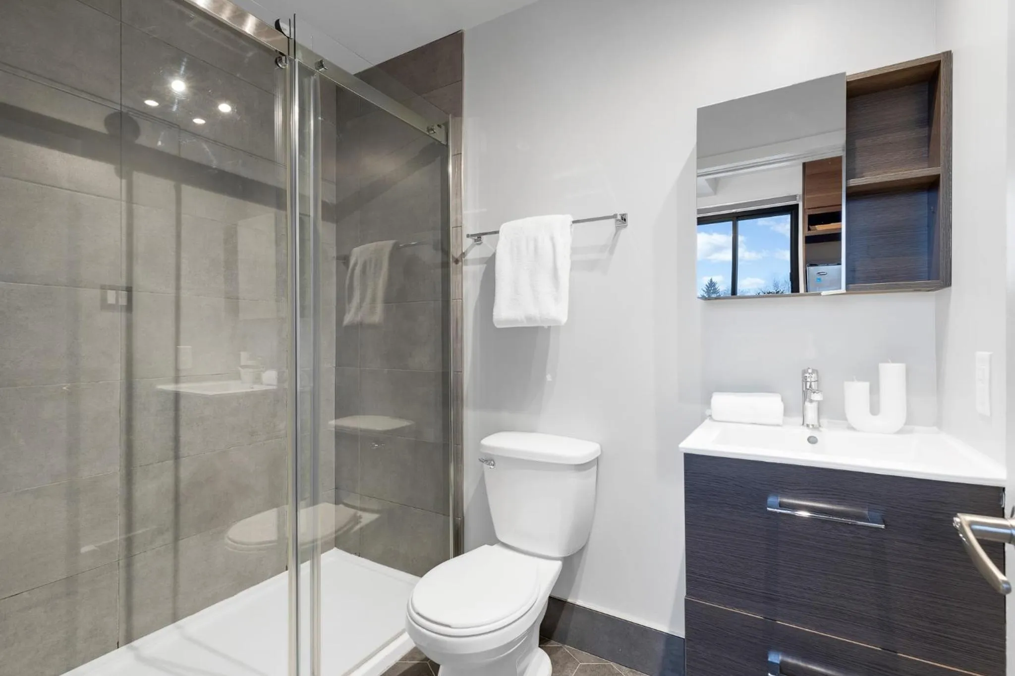 Shower in LiV MTL Soho