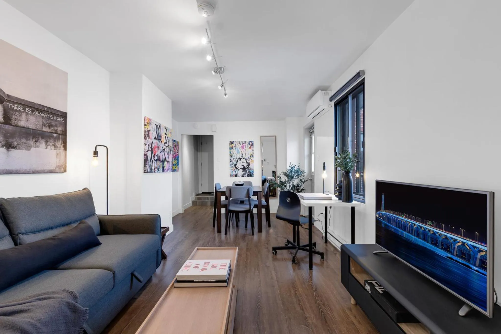 Communal lounge/ TV room in LiV MTL Soho