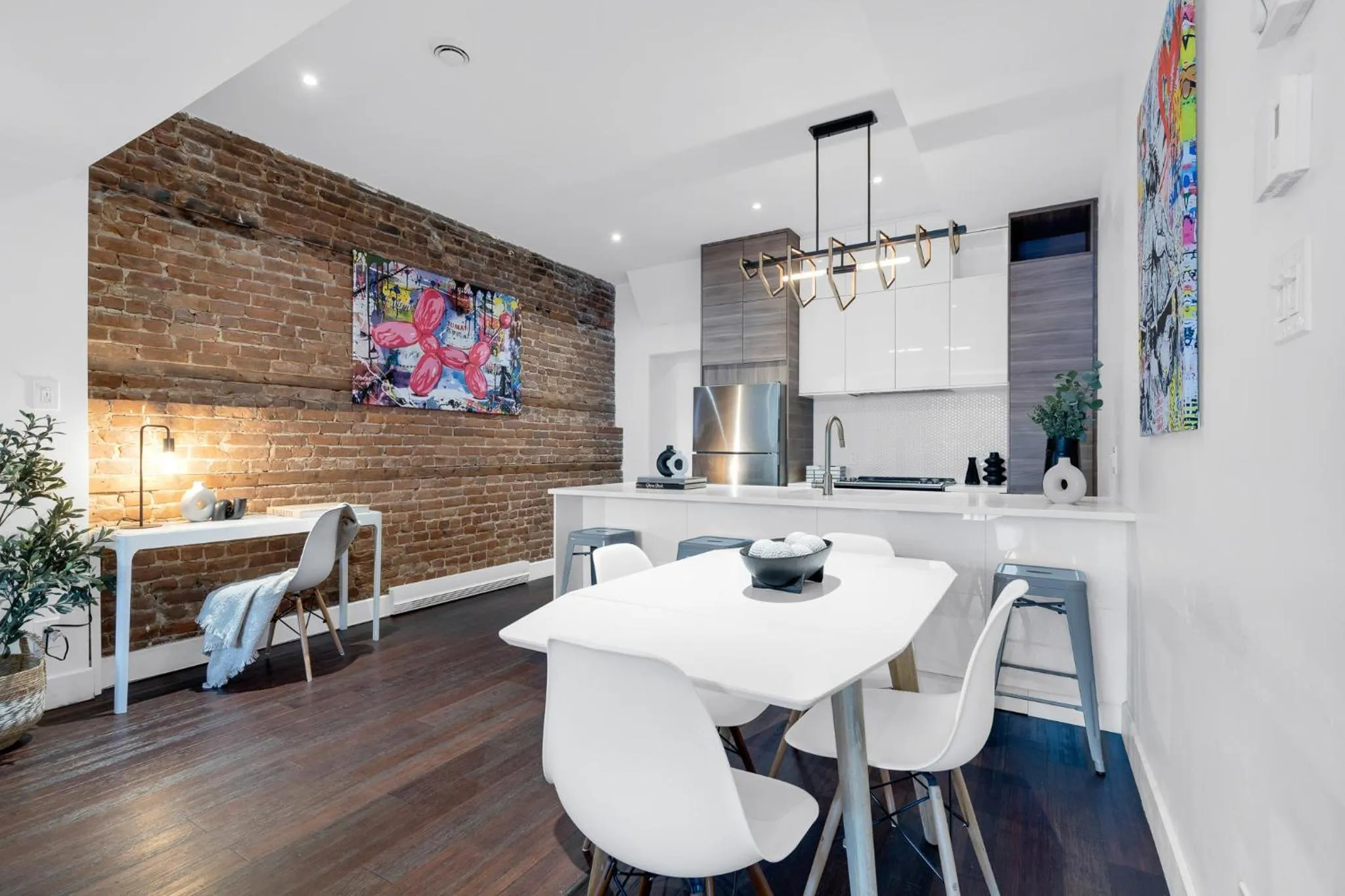 Kitchen or kitchenette in LiV MTL Soho