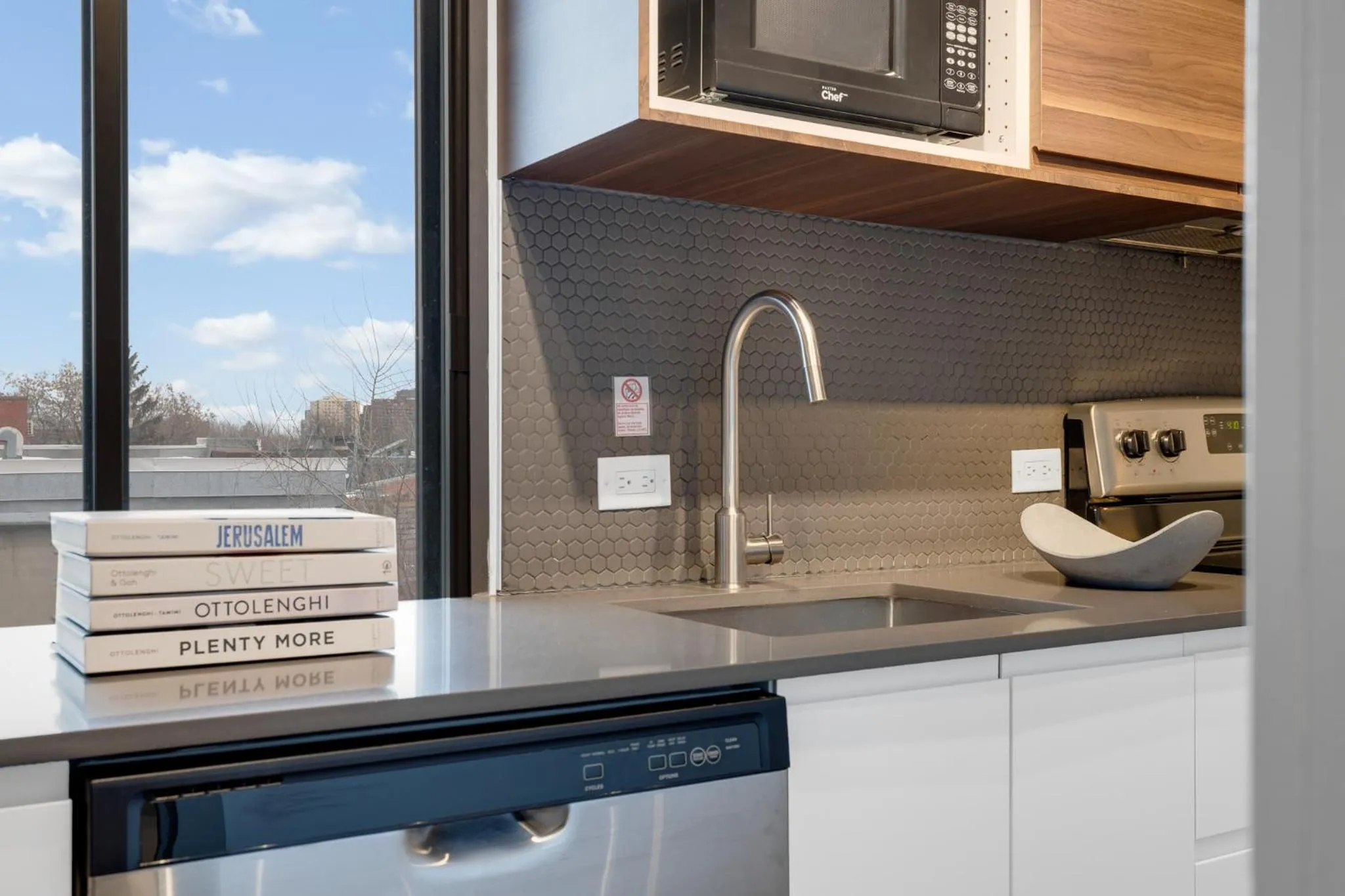 Coffee/tea facilities in LiV MTL Soho