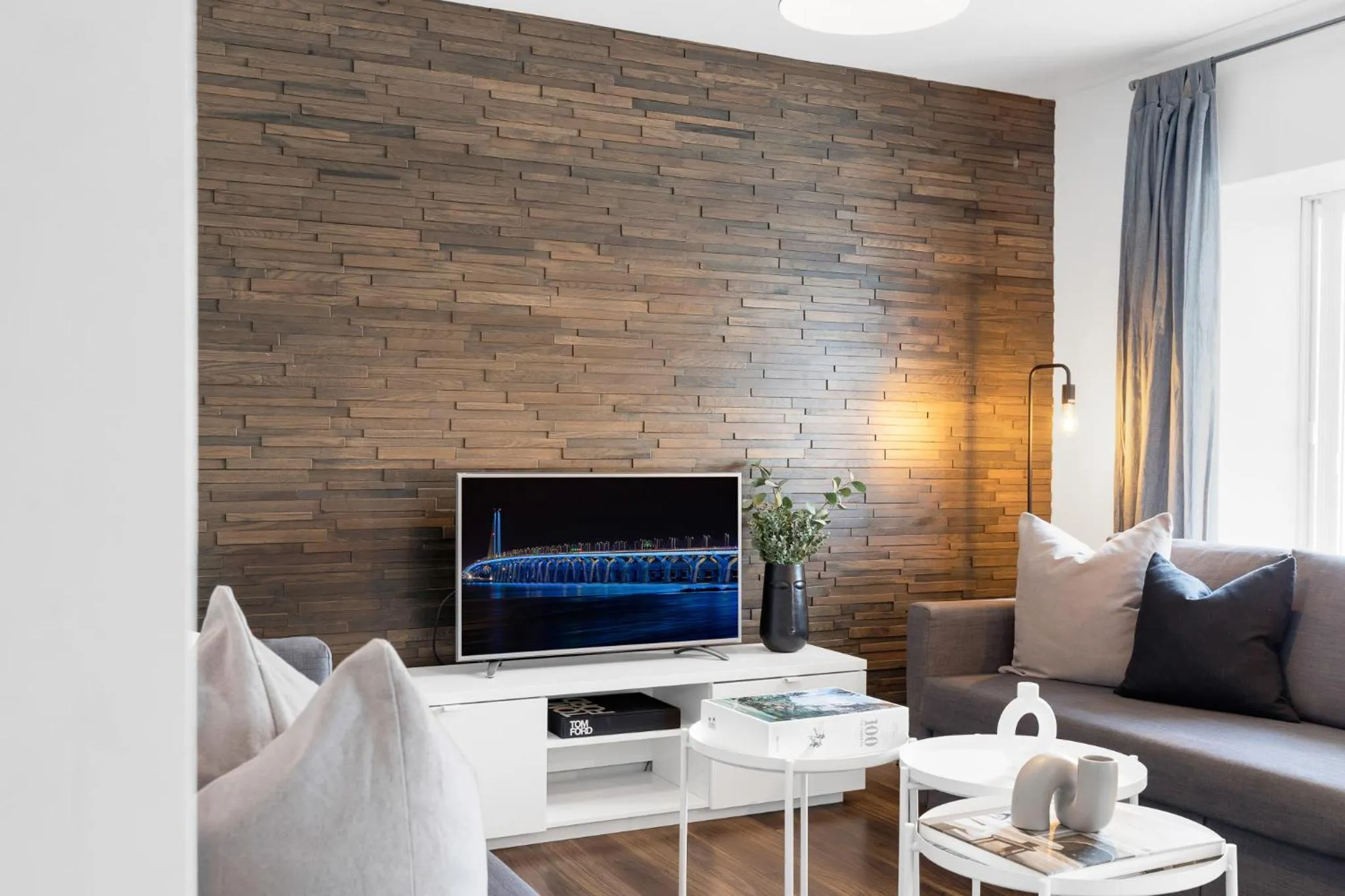 TV and multimedia in LiV MTL Soho