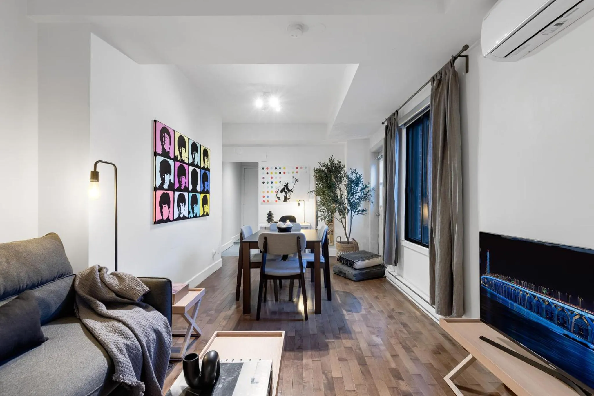 TV and multimedia in LiV MTL Soho