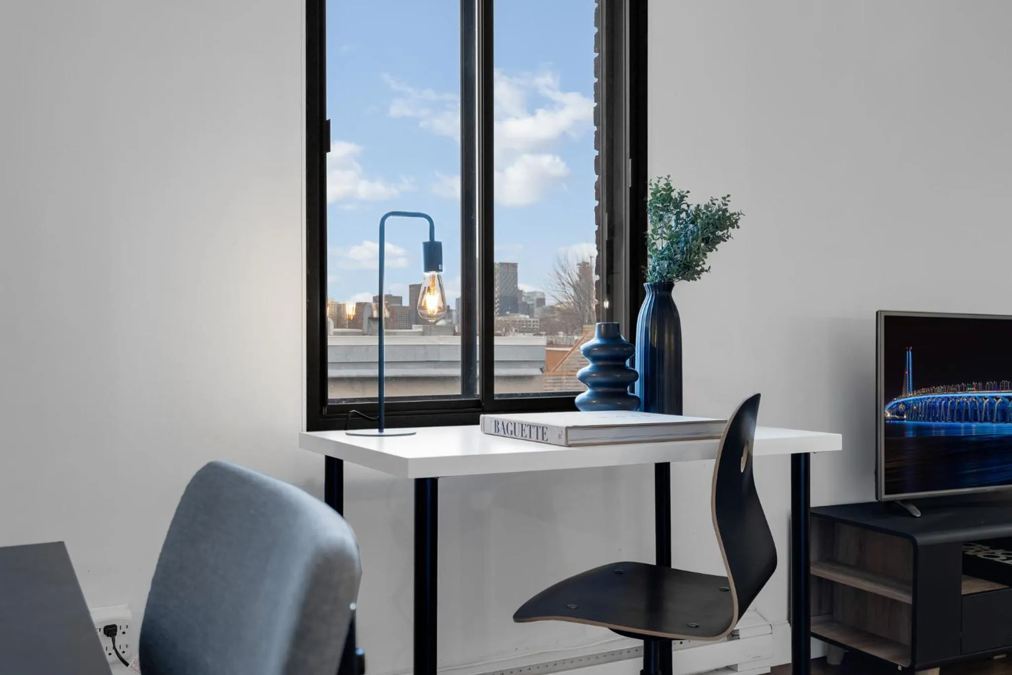 TV and multimedia in LiV MTL Soho