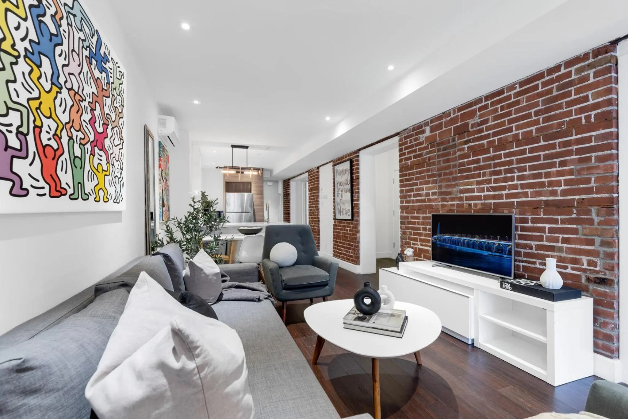 Communal lounge/ TV room in LiV MTL Soho