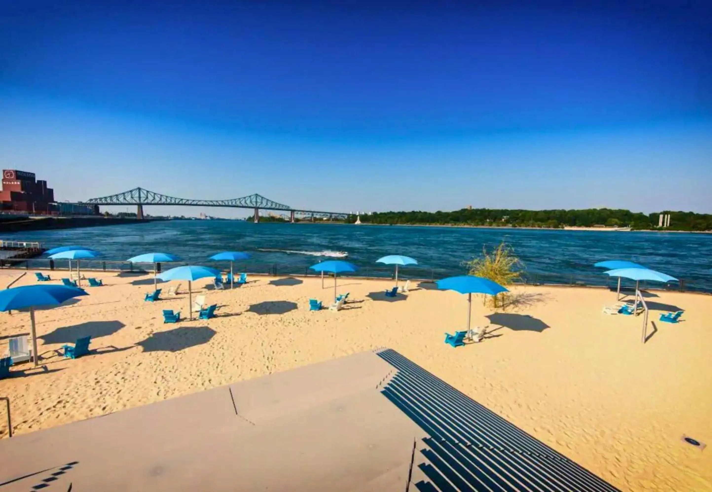 Nearby landmark in LiV MTL Soho