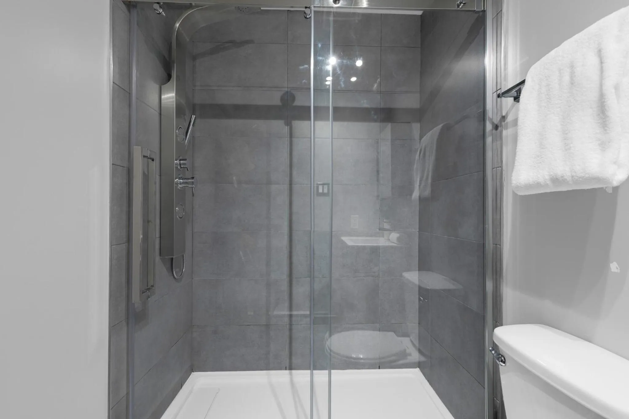 Shower in LiV MTL Soho