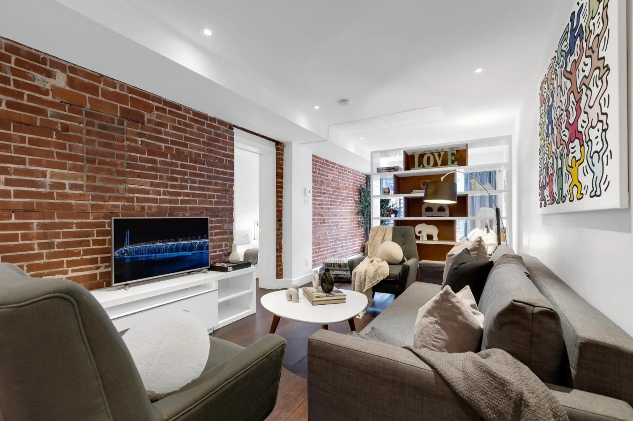 Communal lounge/ TV room in LiV MTL Soho