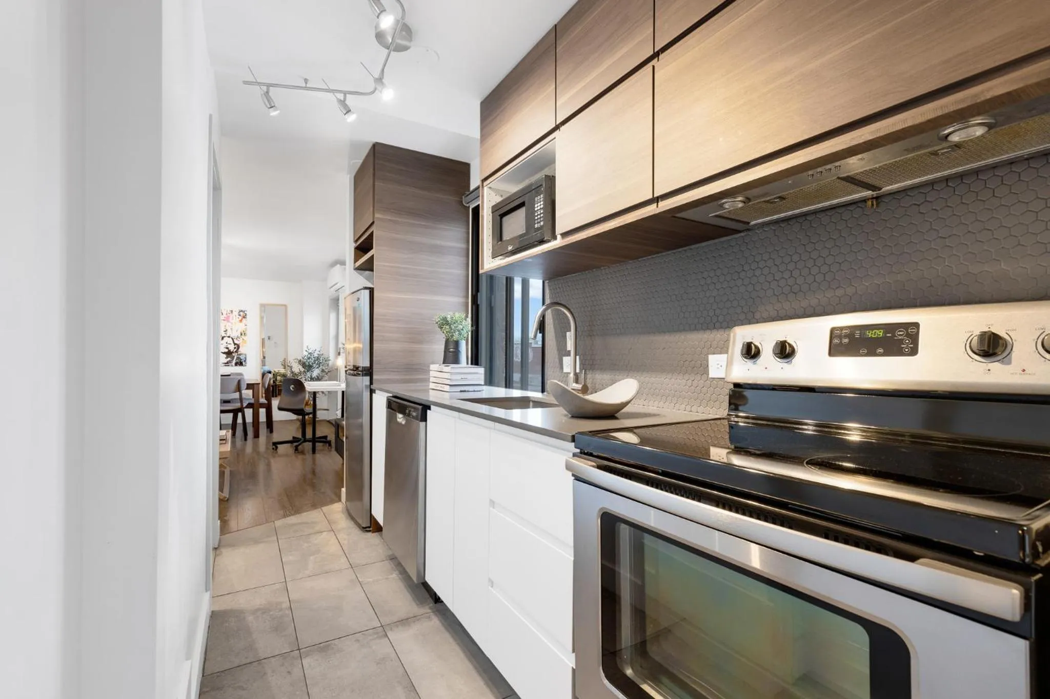 Kitchen or kitchenette in LiV MTL Soho