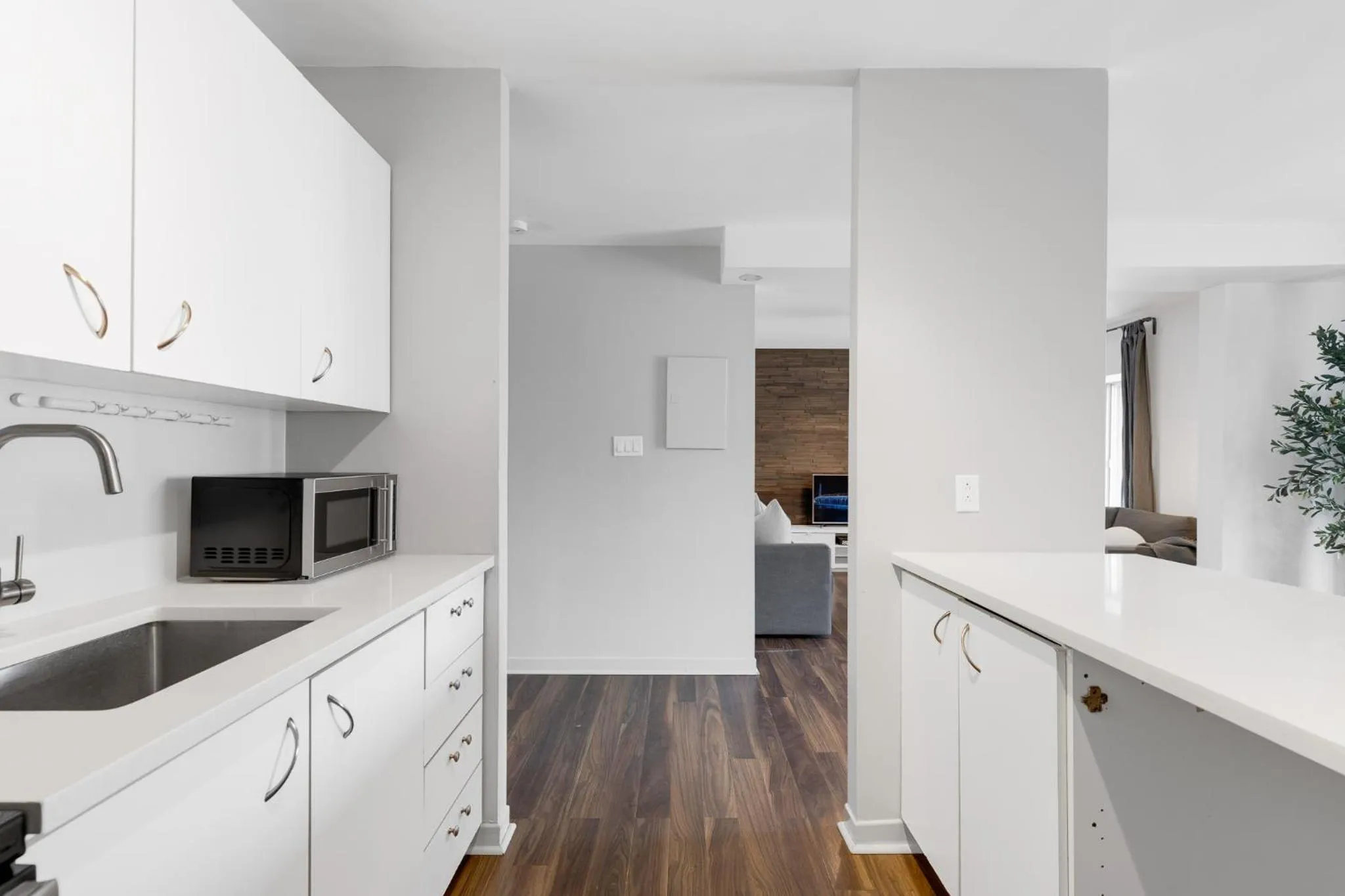 Kitchen or kitchenette in LiV MTL Soho