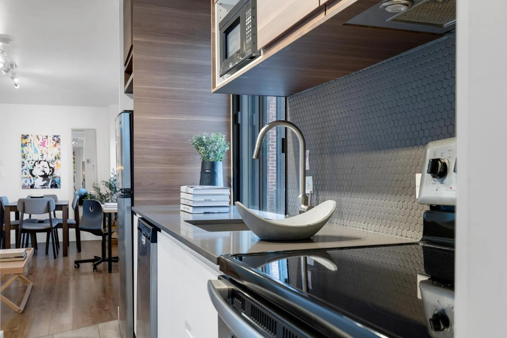 Kitchen or kitchenette in LiV MTL Soho