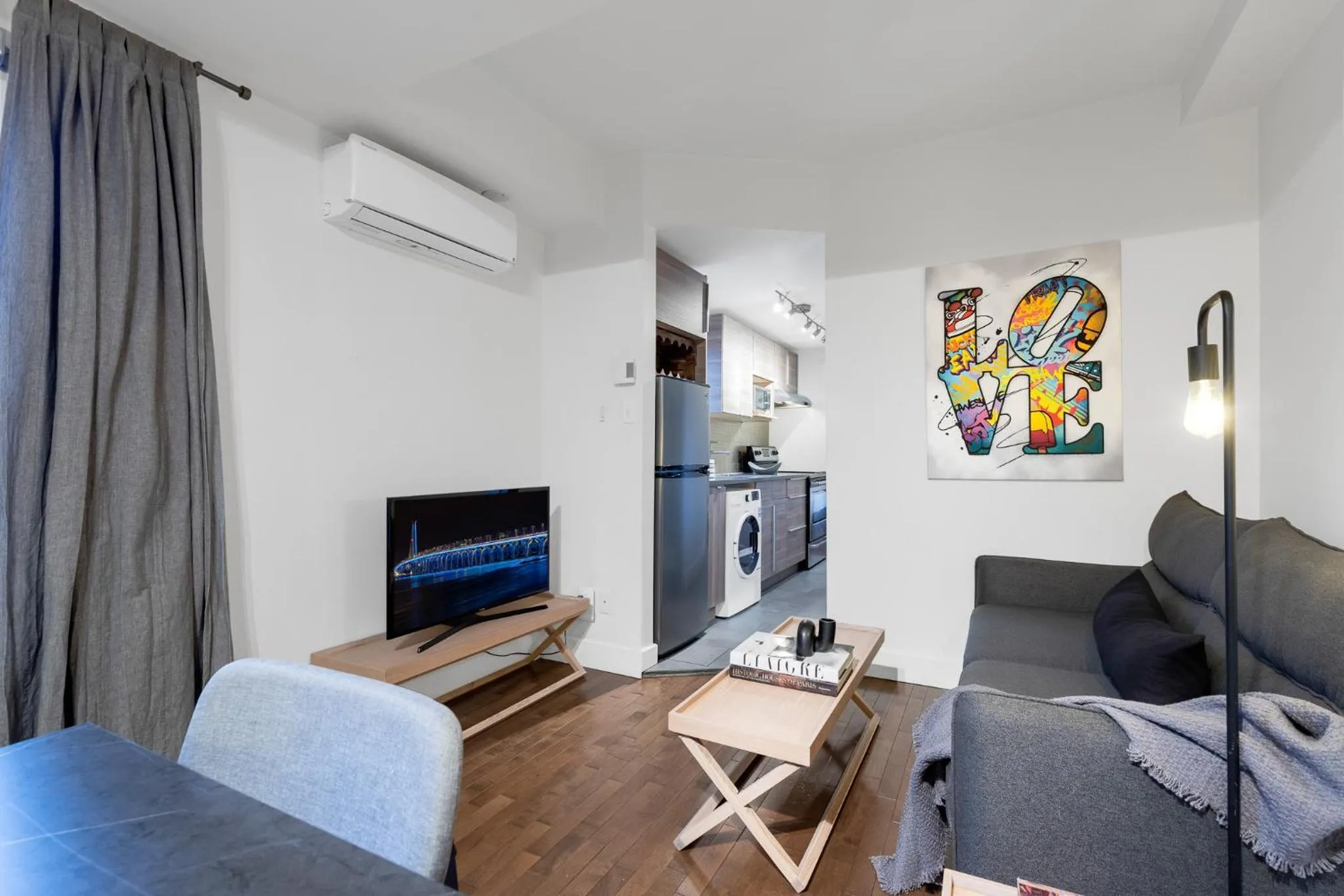 TV and multimedia in LiV MTL Soho