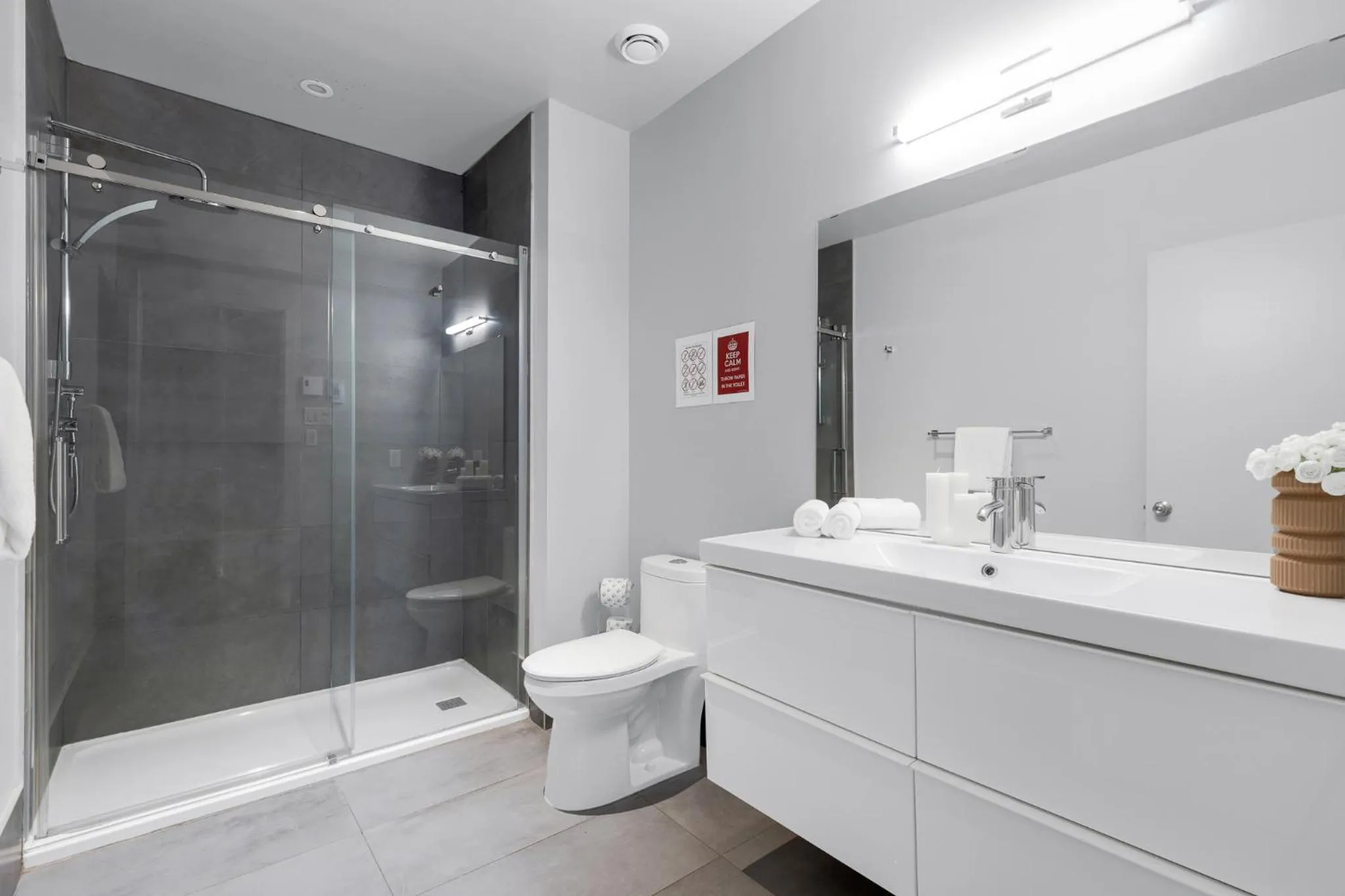 Shower in LiV MTL Soho