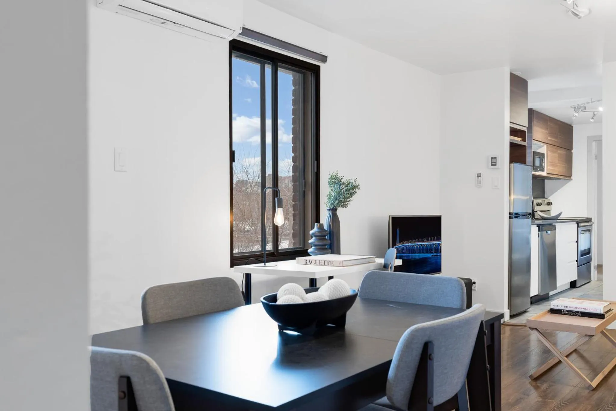 TV and multimedia in LiV MTL Soho