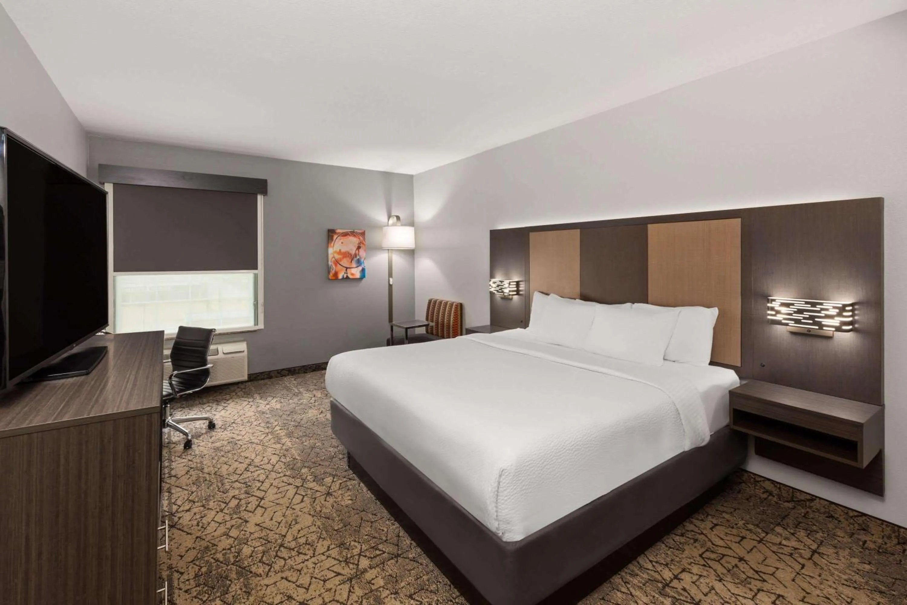 Photo of the whole room, Bed in La Quinta by Wyndham McAlester